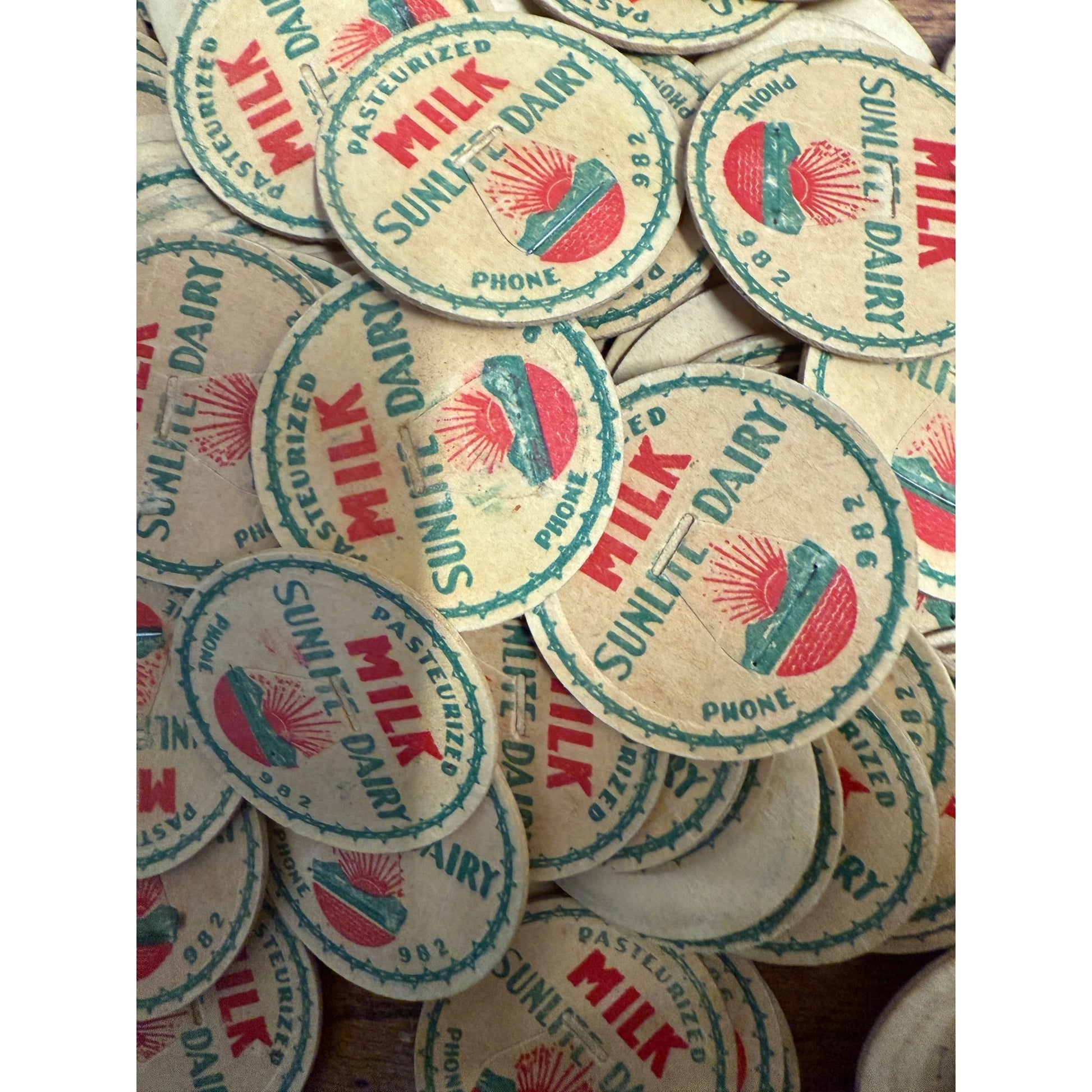 Milk Bottle Cap - Sunlite Dairy Farm - Oshkosh, (Wisconsin) Wis WI - Phone 982