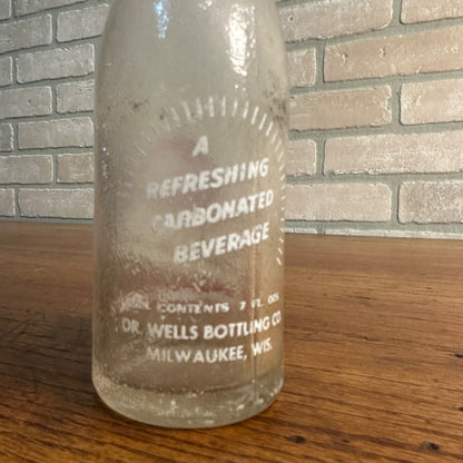 SCARCE Dr Wells Milwaukee Wisconsin ACL 7oz Soda Bottle