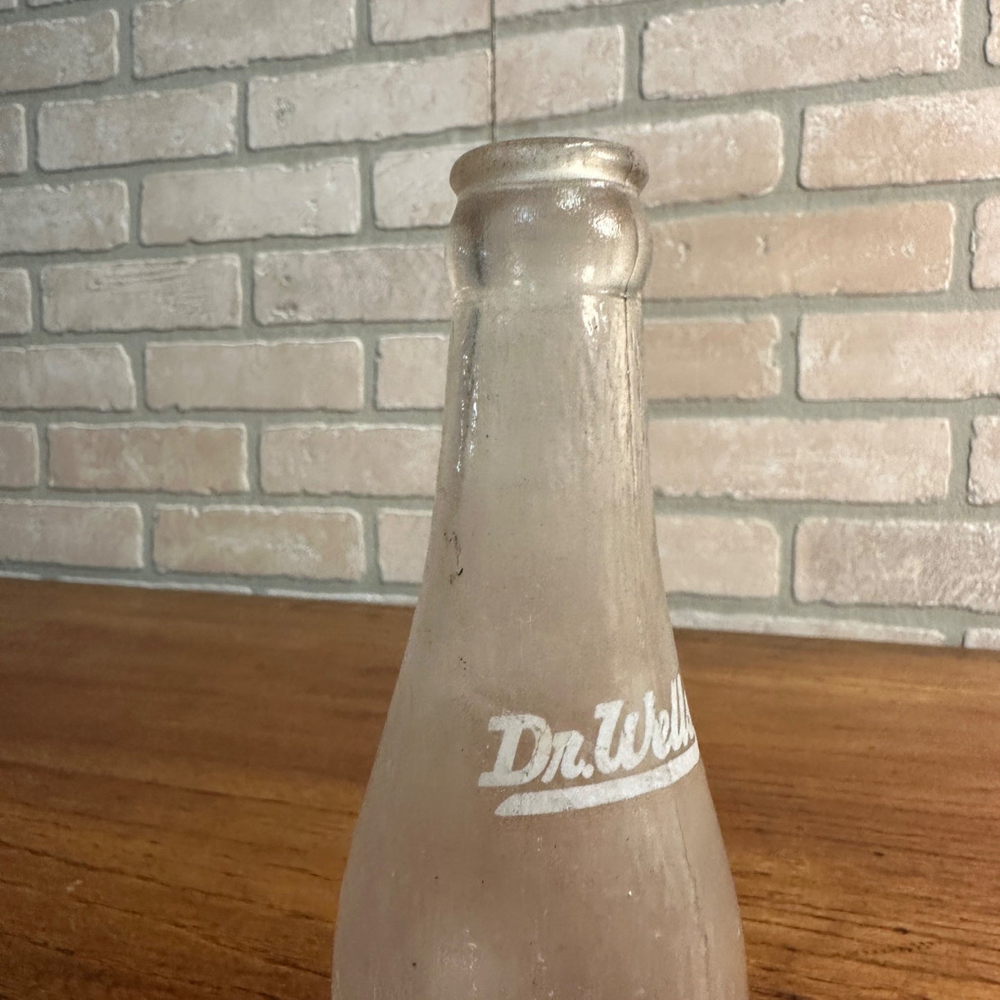 SCARCE Dr Wells Milwaukee Wisconsin ACL 7oz Soda Bottle