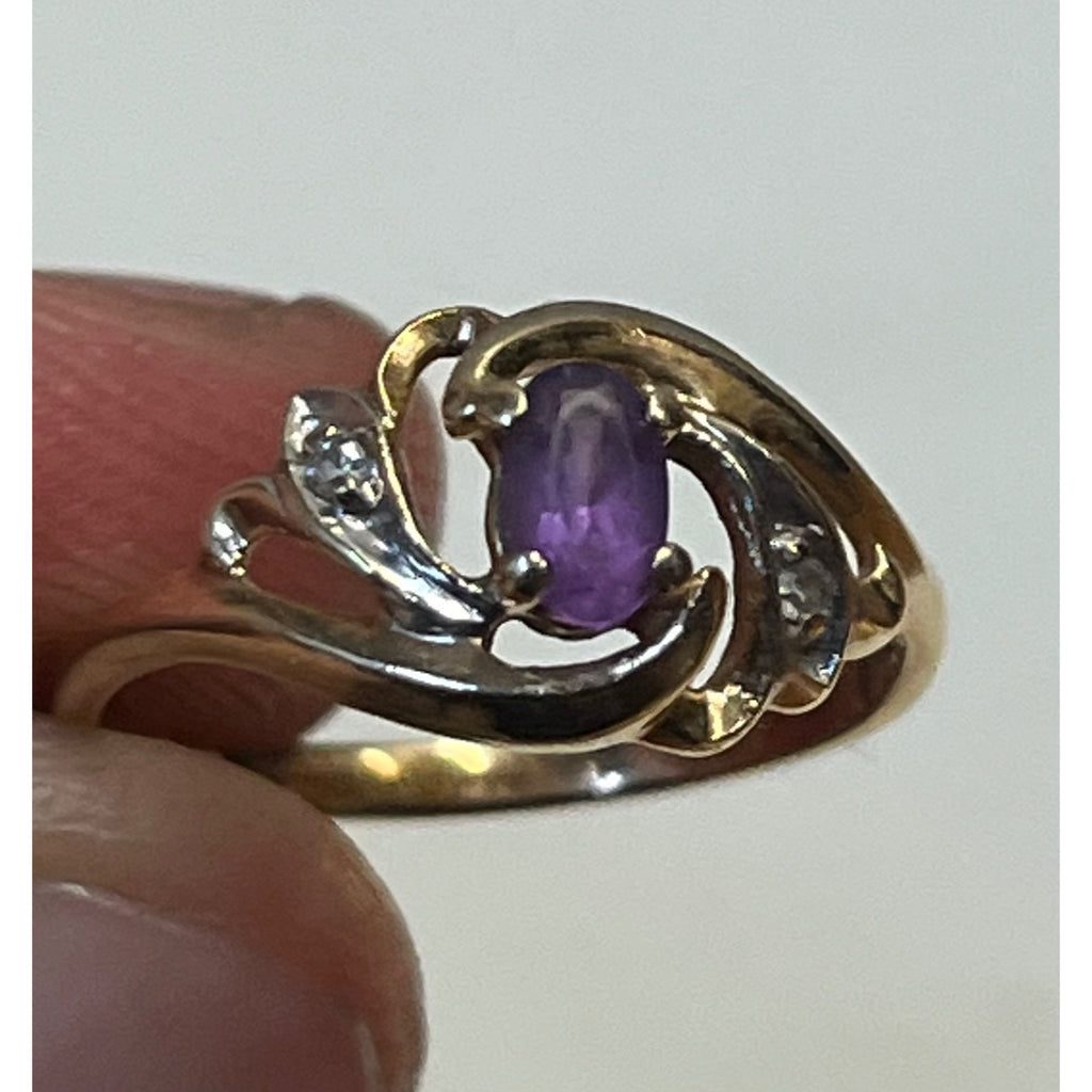 Vintage 14K Yellow Gold Ring w/ Oval Purple Stone Amethyst? -- 1.87 g Grams