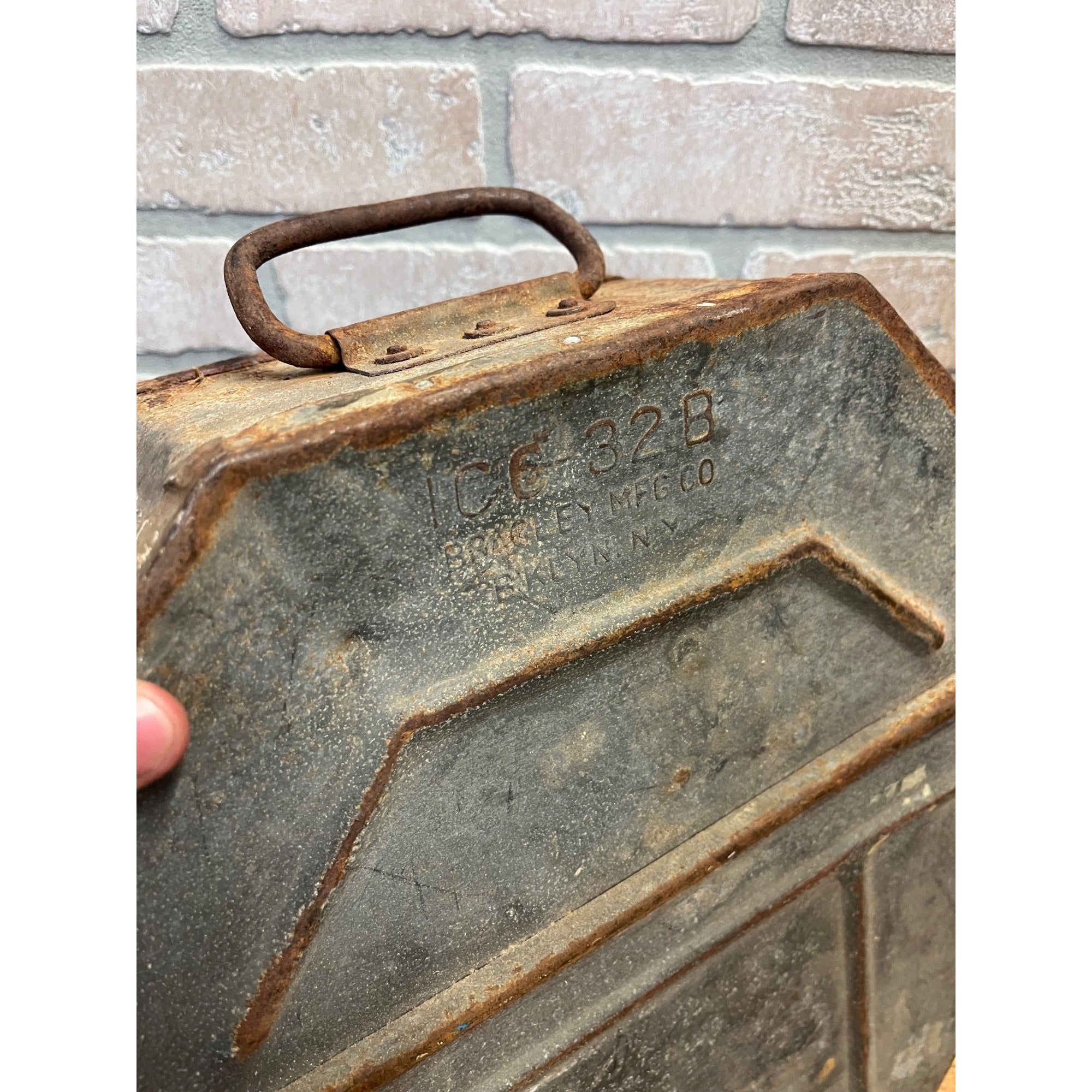 Vintage Warner Bros Industrial Movie Reel Film Canister Case Carrier