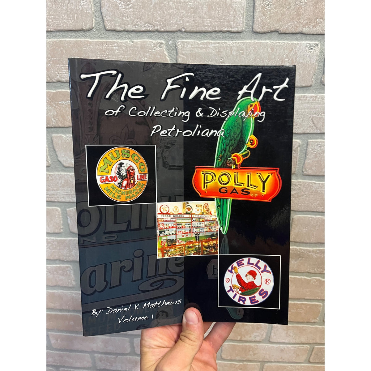 Fine Art of Collecting & Displaying Petroliana, The Vol 1 Daniel Matthews