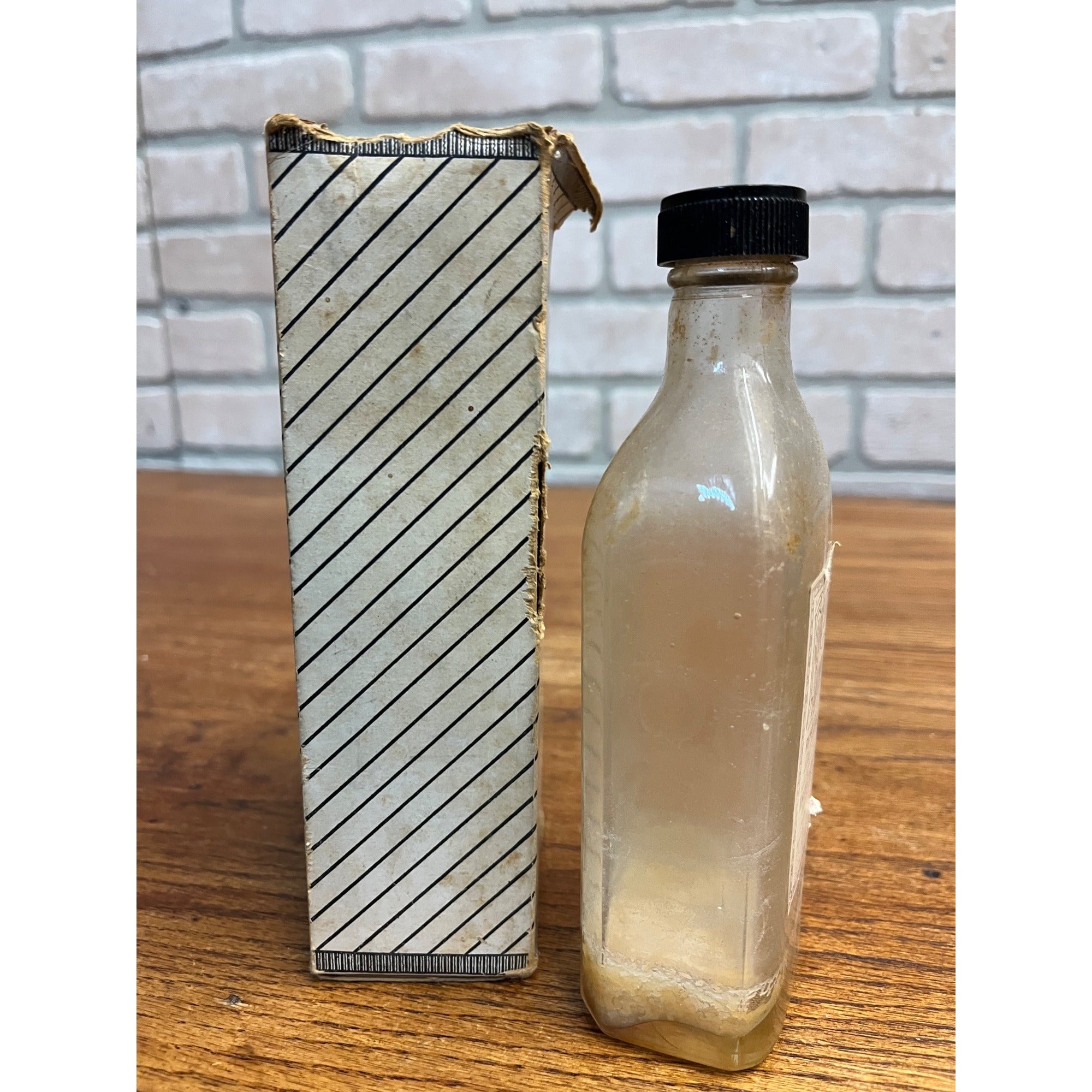Antique 1920s Floreston Shampoo Barber Bottle Hiscox Chemical Patchogue NY