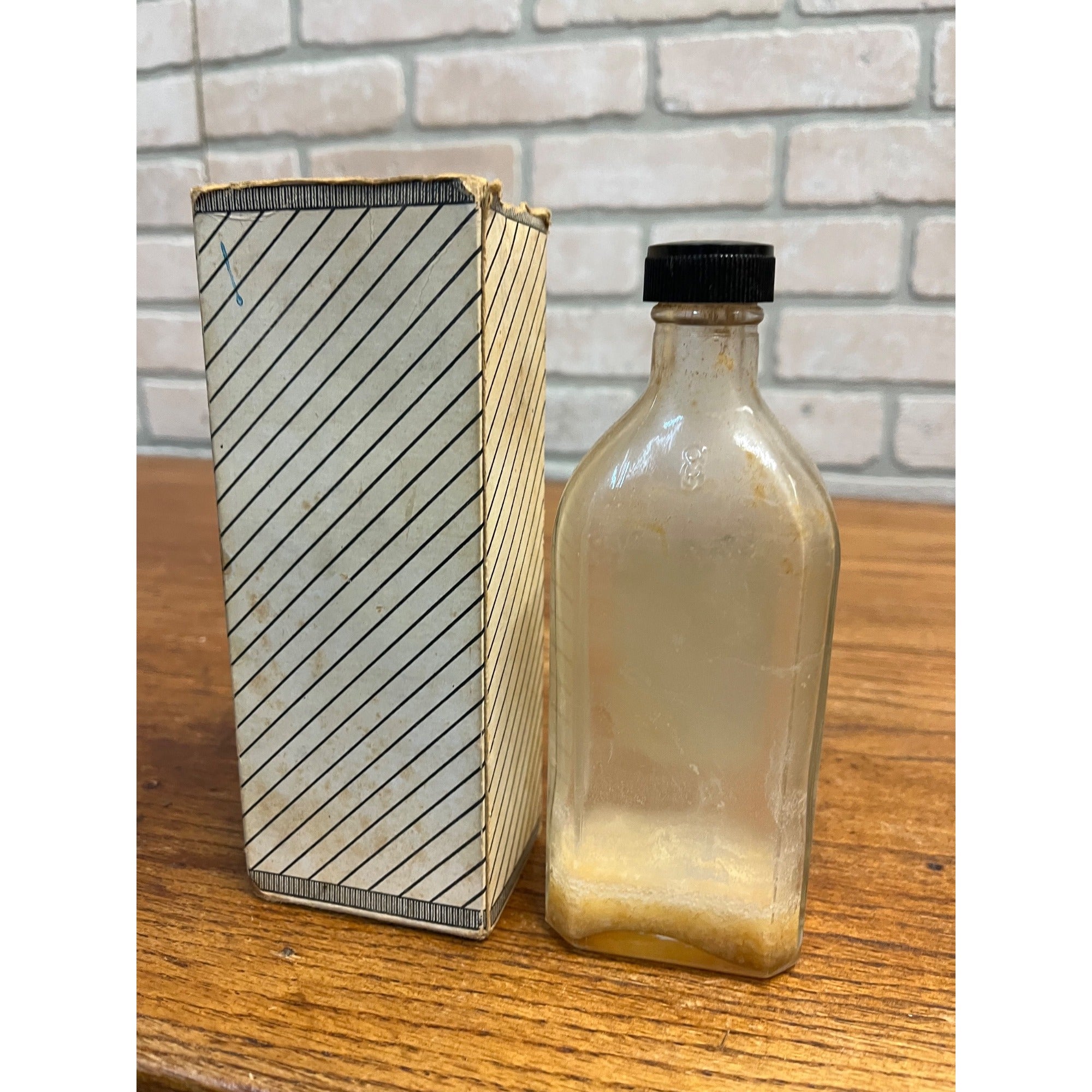 Antique 1920s Floreston Shampoo Barber Bottle Hiscox Chemical Patchogue NY