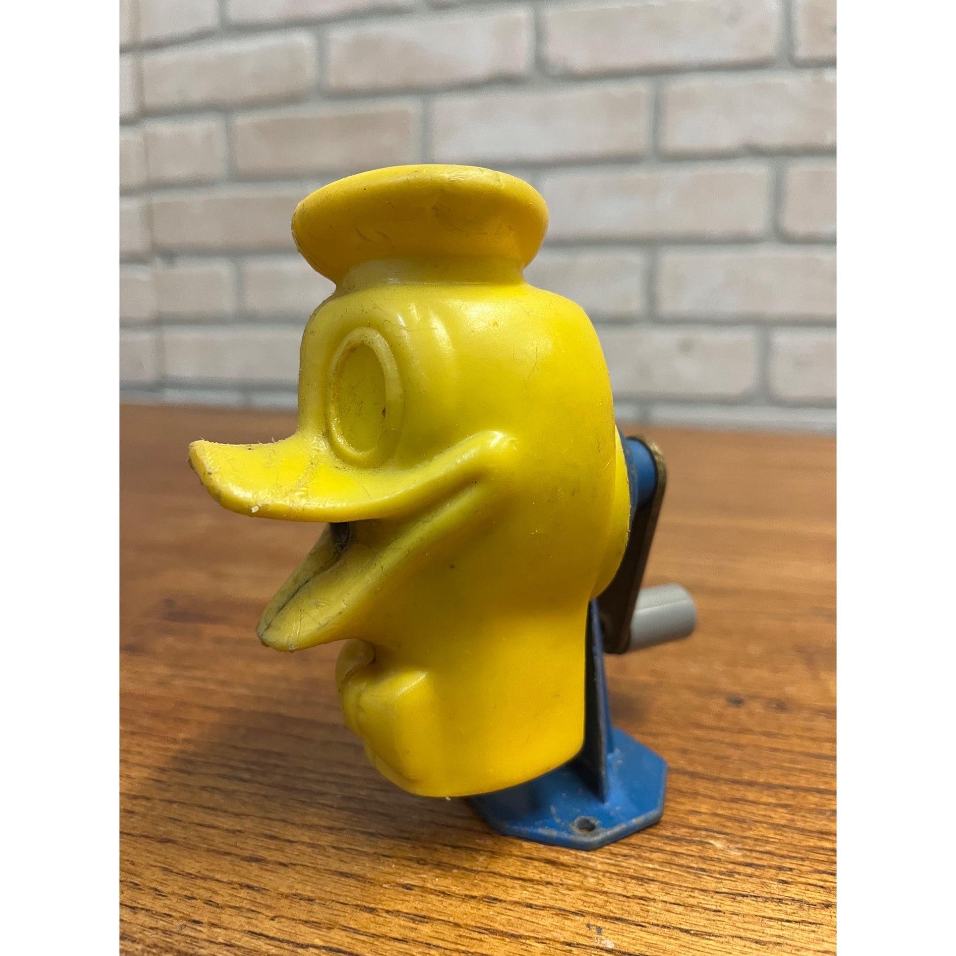Vintage 1960 Yellow Donald Duck Pencil Sharpener Walt Disney Productions WORKS