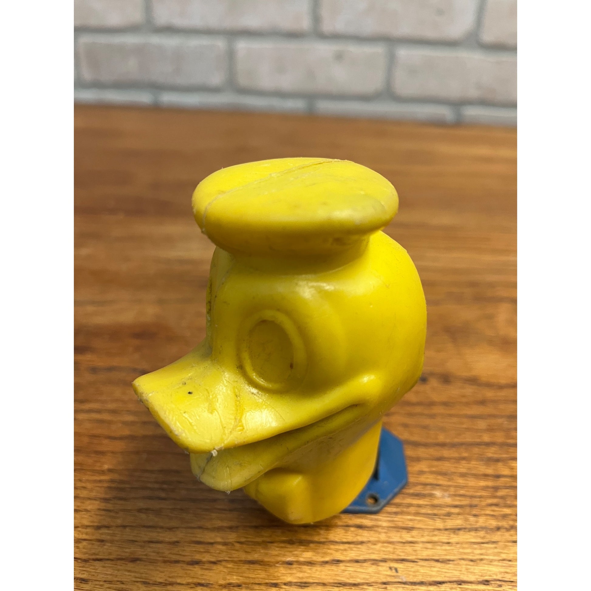 Vintage 1960 Yellow Donald Duck Pencil Sharpener Walt Disney Productions WORKS
