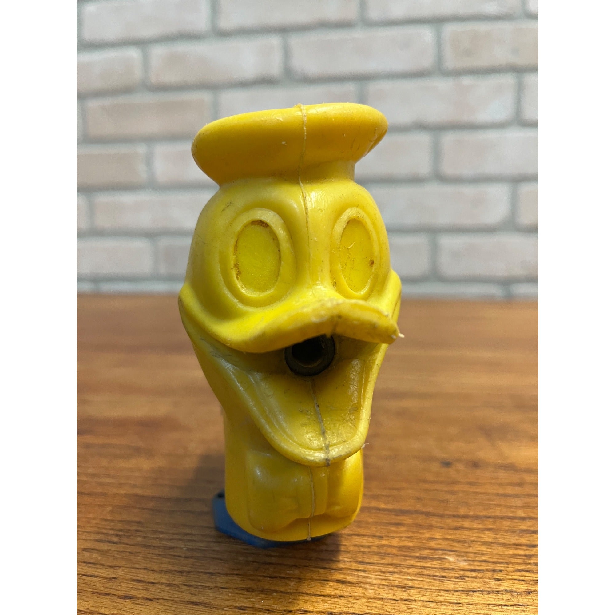 Vintage 1960 Yellow Donald Duck Pencil Sharpener Walt Disney Productions WORKS
