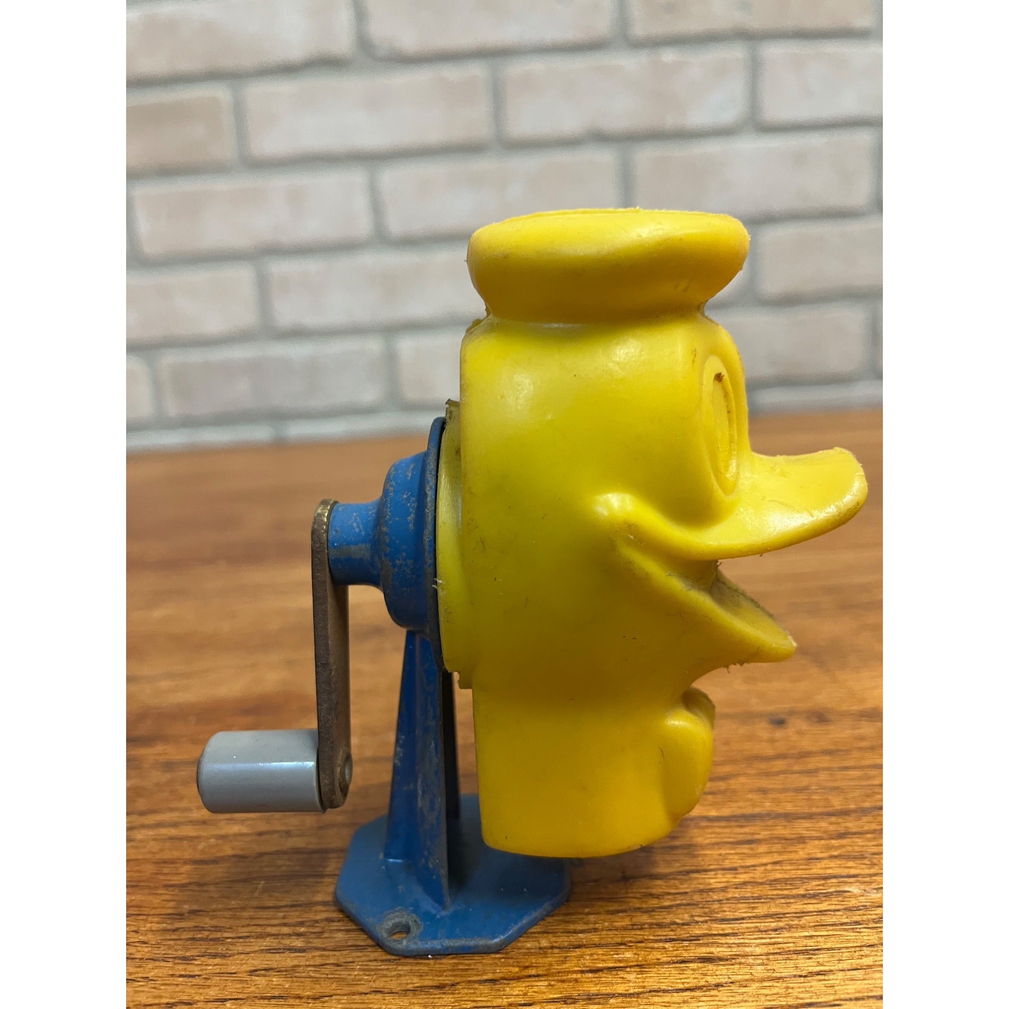 Vintage 1960 Yellow Donald Duck Pencil Sharpener Walt Disney Productions WORKS