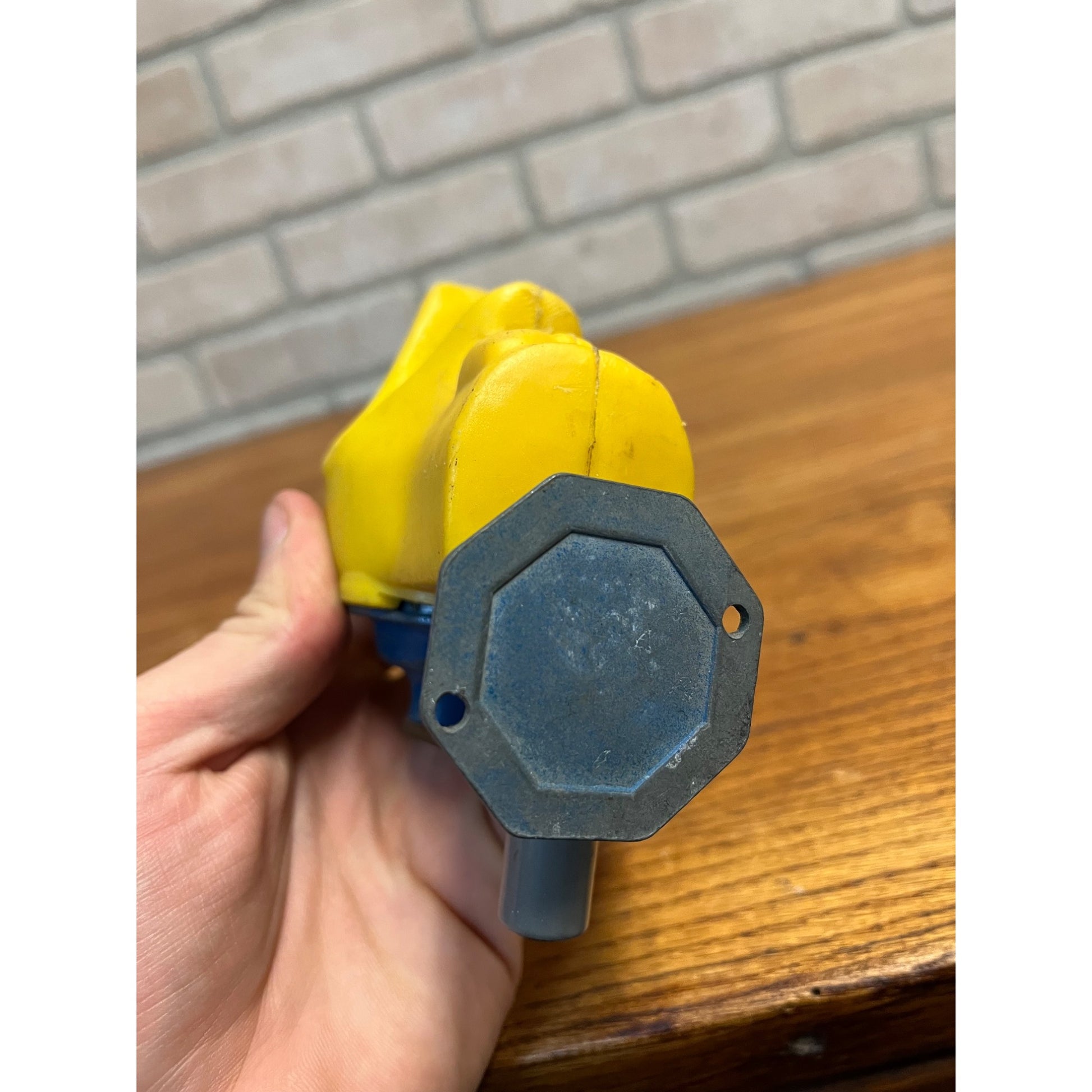 Vintage 1960 Yellow Donald Duck Pencil Sharpener Walt Disney Productions WORKS