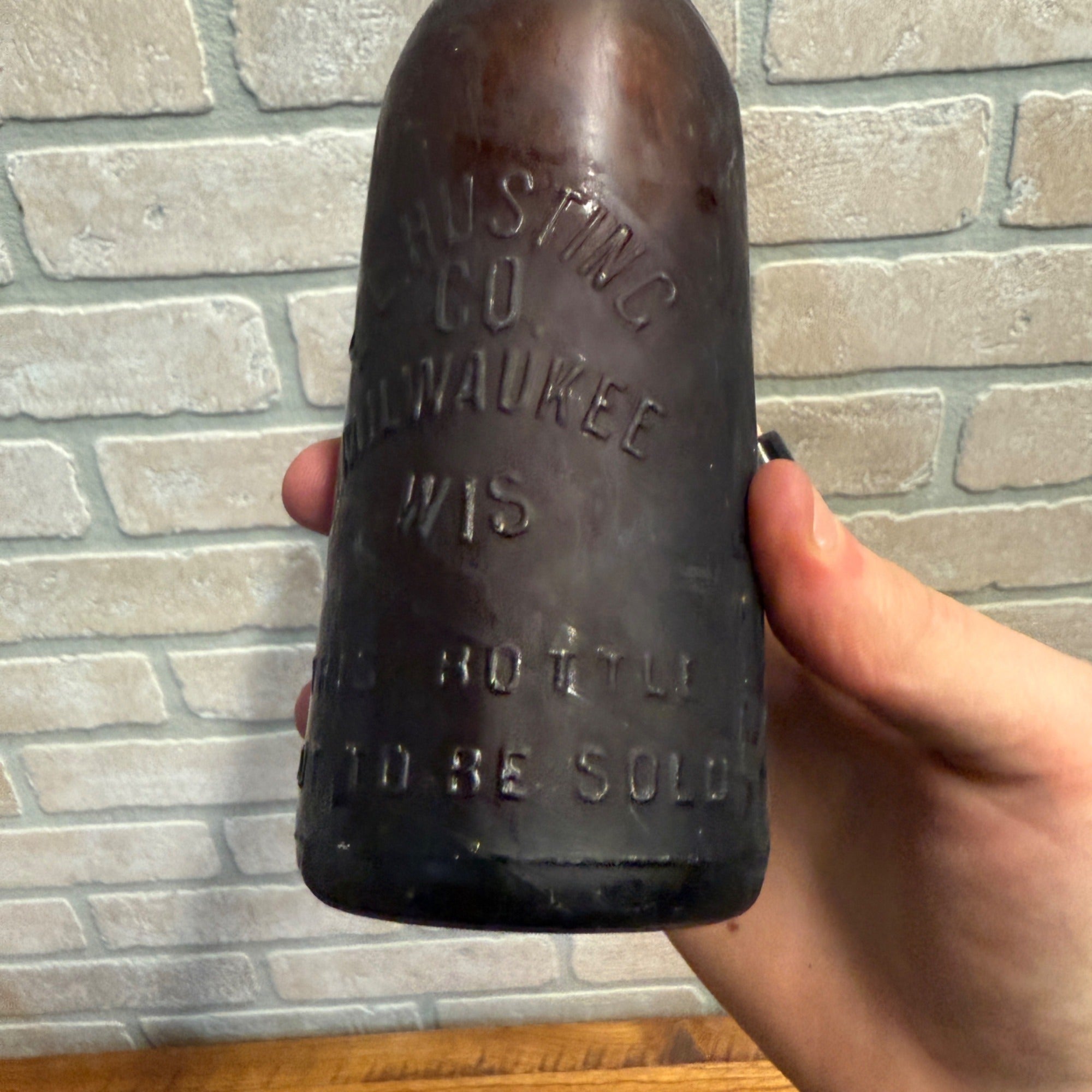 Antique Amber E.L. Husting Milwaukee Wisconsin Beer Bottle