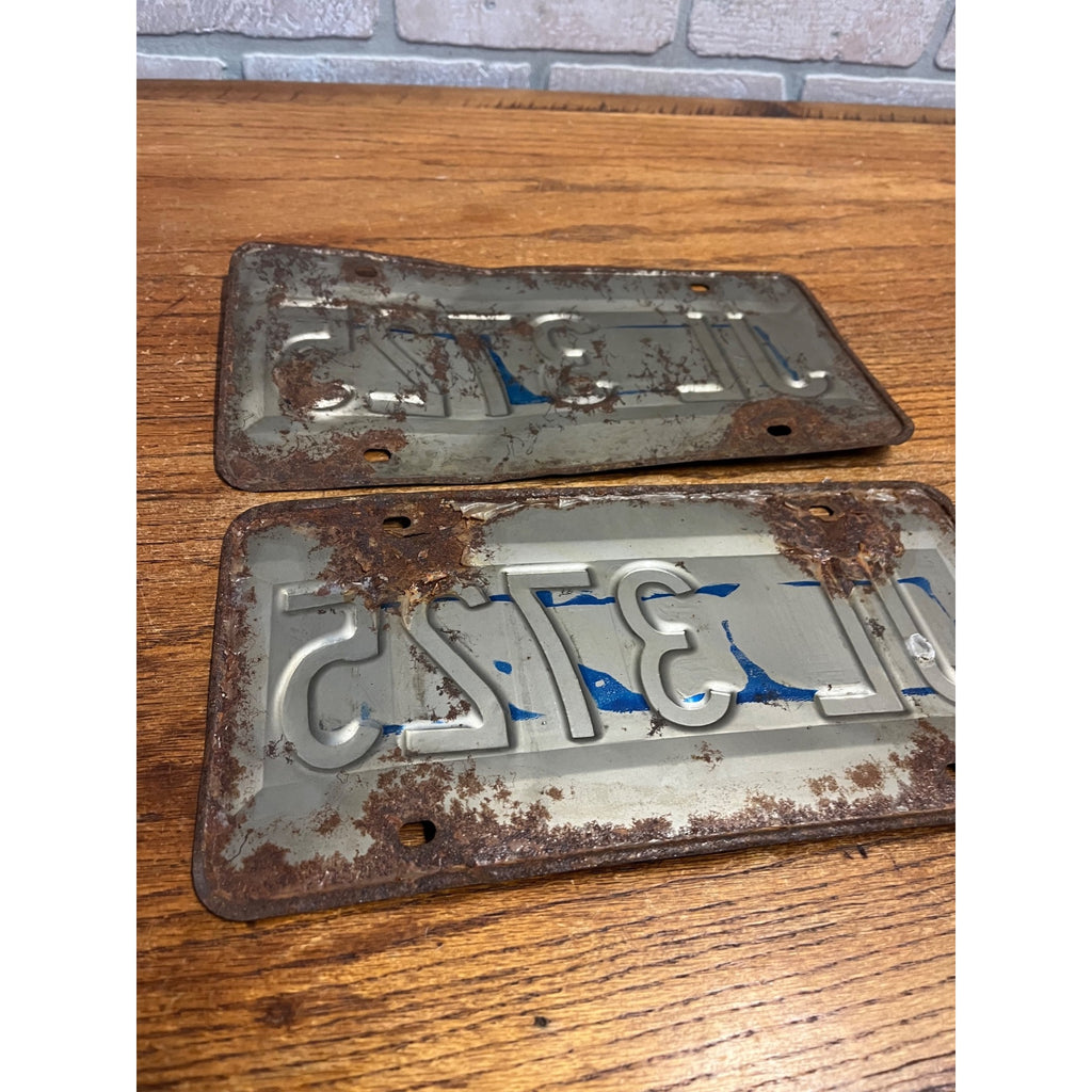 2 Vintage 1976 1776 Illinois License Plate Bicentennial Matching Pair