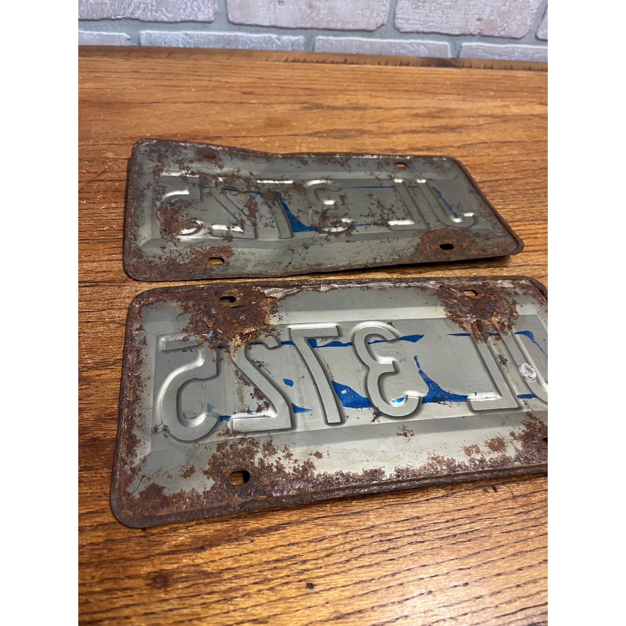 2 Vintage 1976 1776 Illinois License Plate Bicentennial Matching Pair