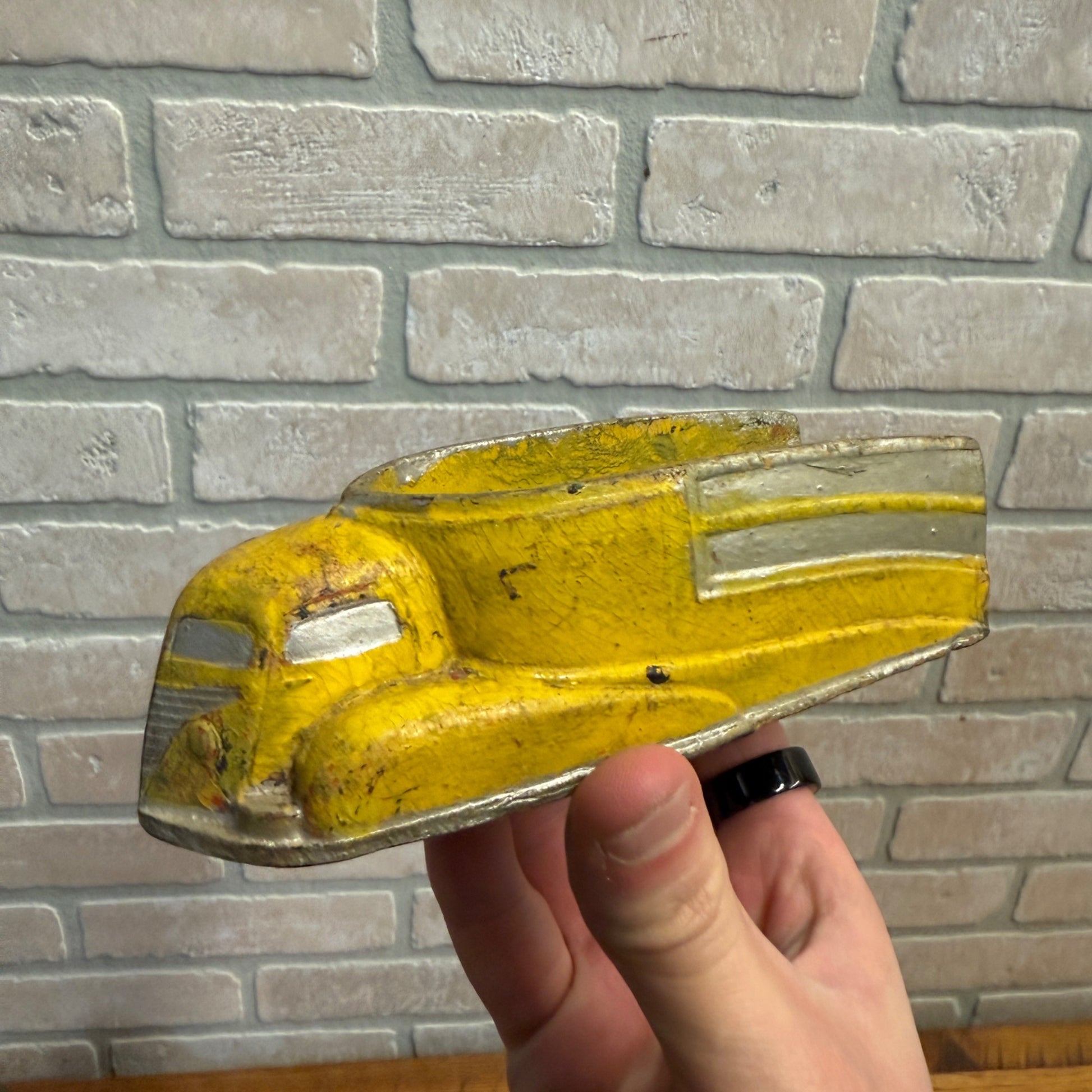 Vintage 1930s Sun Rubber Co Toy Streamline Yellow Delivery Truck 5.5" - No Tires