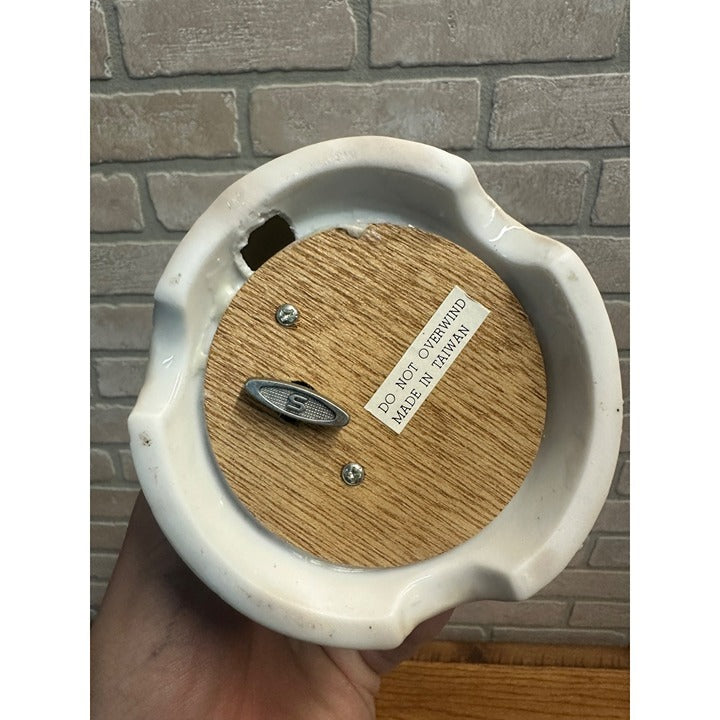 Vintage Porcelain Santa Figure Musical Christmas 8" (Santa Coming To Town)