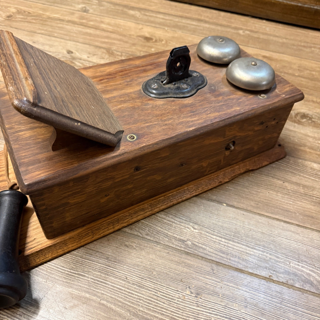 Antique Oak Wall Mount Telephone Leich Electric Co. ? #105-O 1600