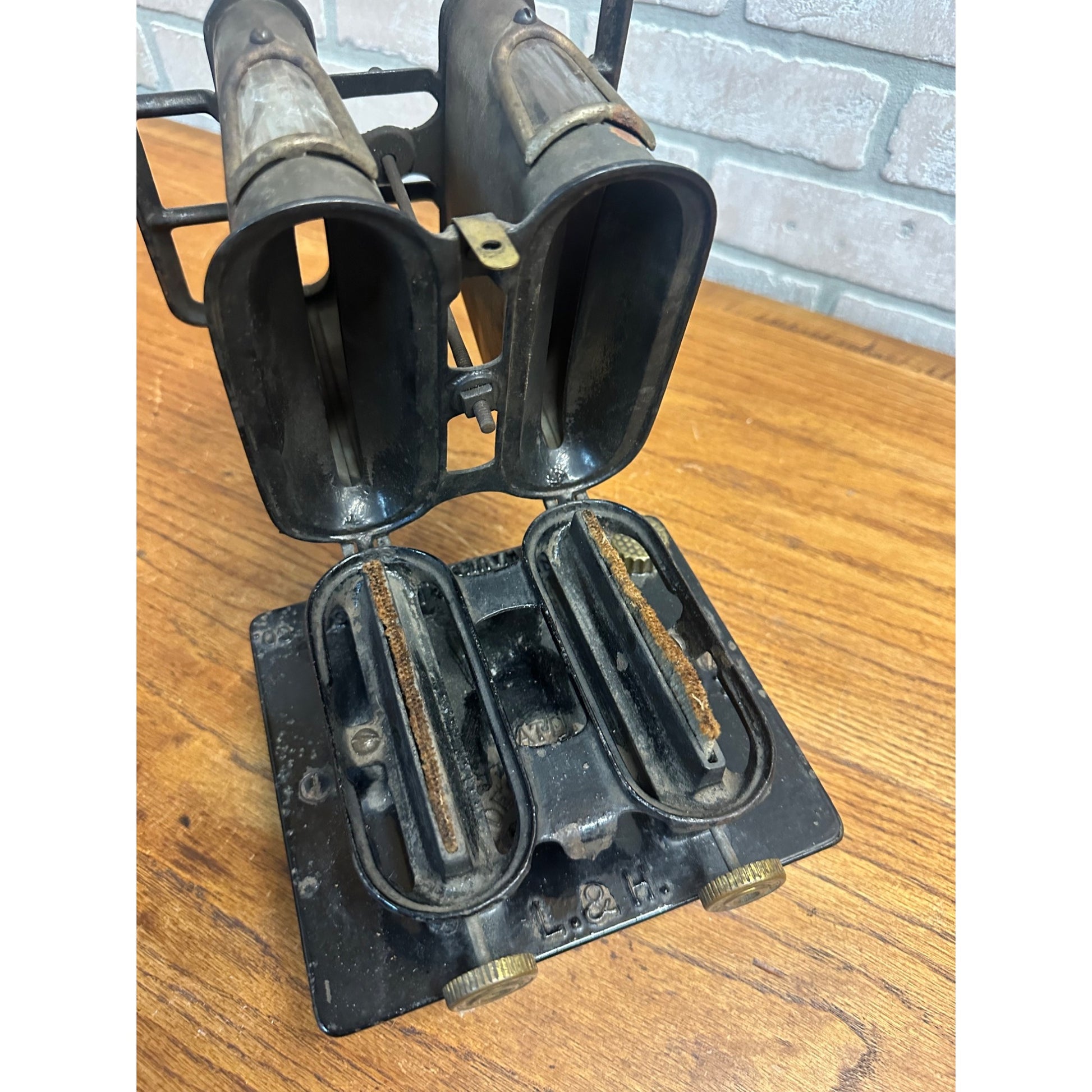 Vintage Lindemann & Hoverson Co. No. 2 Sad Iron Heater Campstove Cast Iron