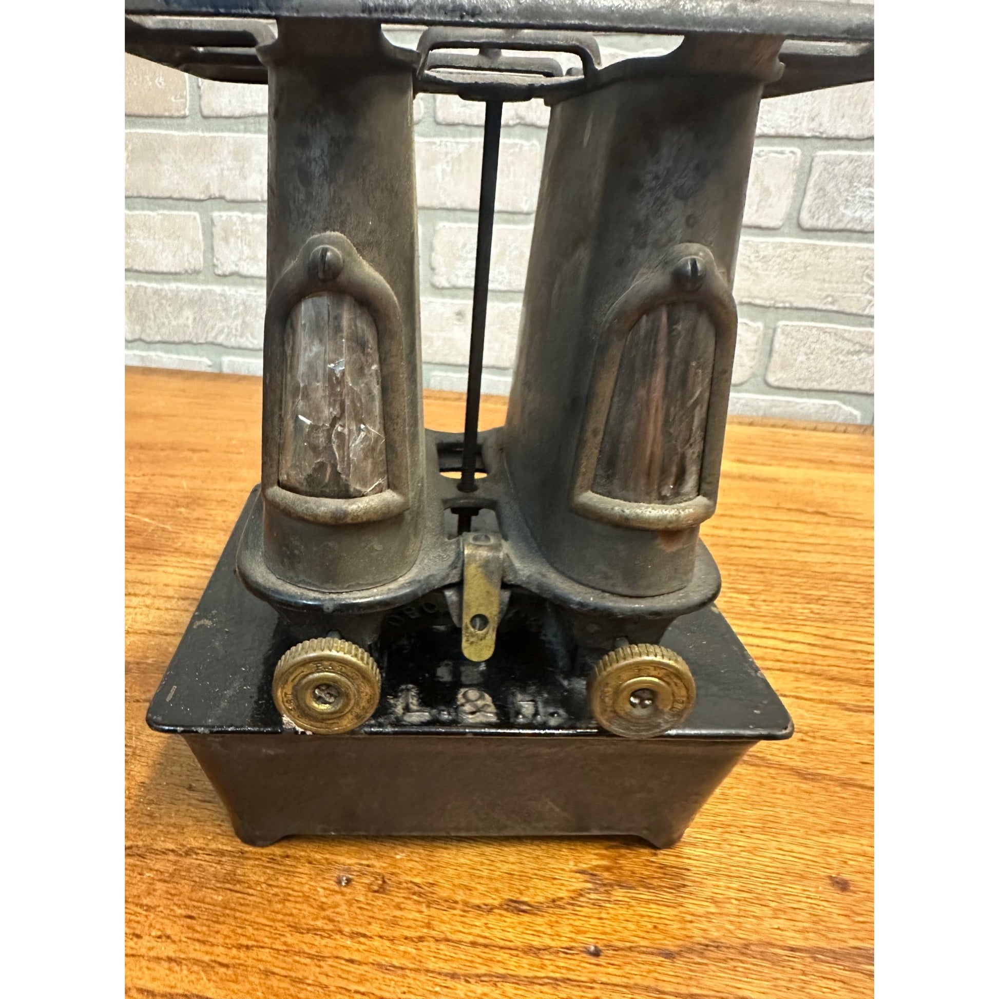 Vintage Lindemann & Hoverson Co. No. 2 Sad Iron Heater Campstove Cast Iron
