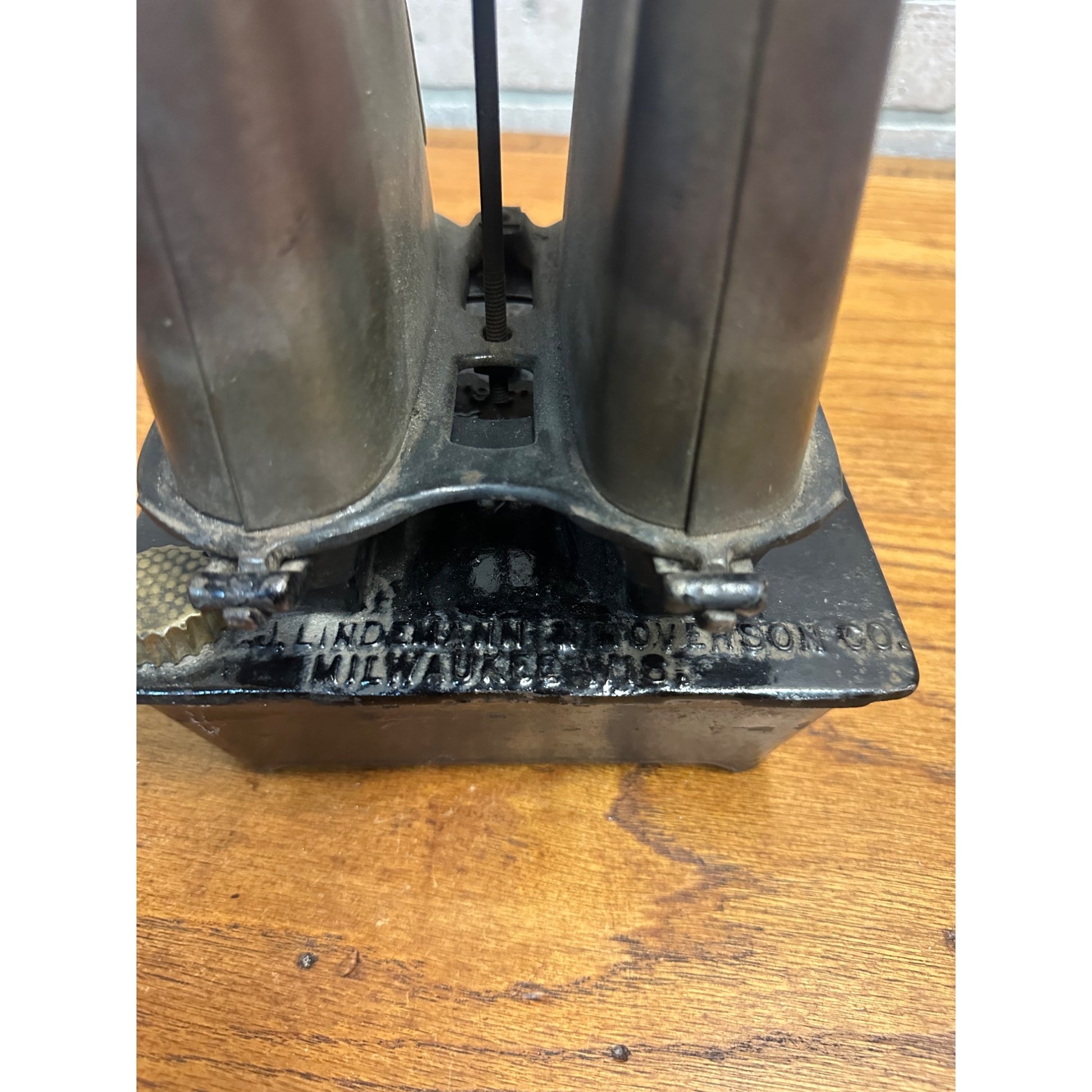 Vintage Lindemann & Hoverson Co. No. 2 Sad Iron Heater Campstove Cast Iron