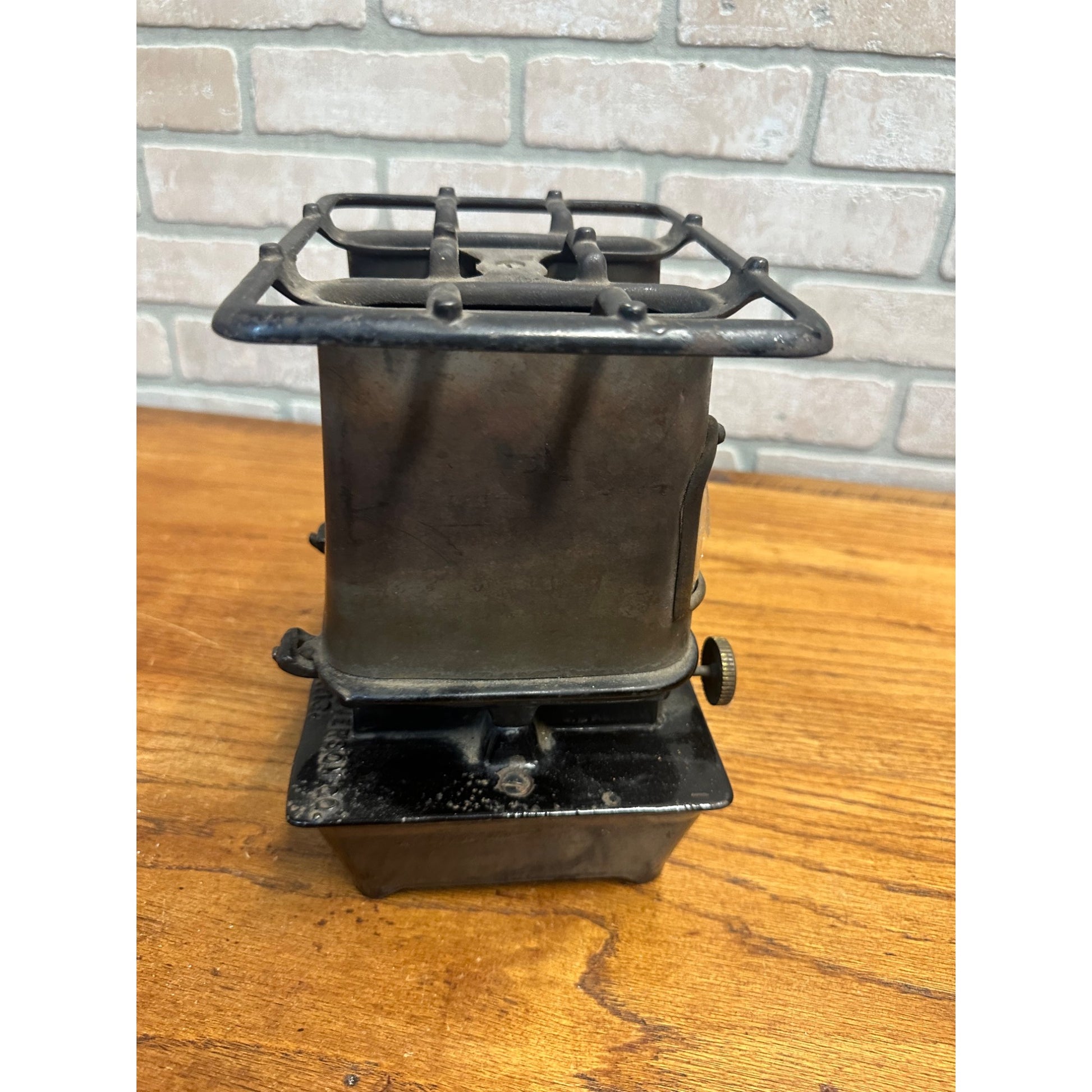 Vintage Lindemann & Hoverson Co. No. 2 Sad Iron Heater Campstove Cast Iron