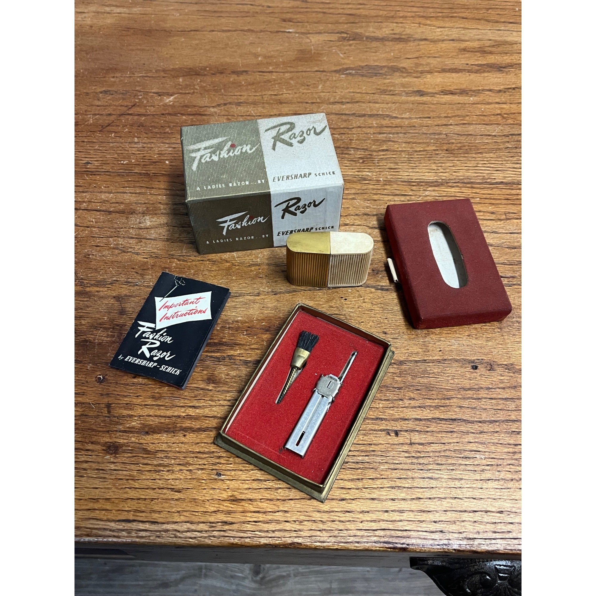 Vintage Schick EVERSHARP Ladies Womens Gold White Fashion Razor