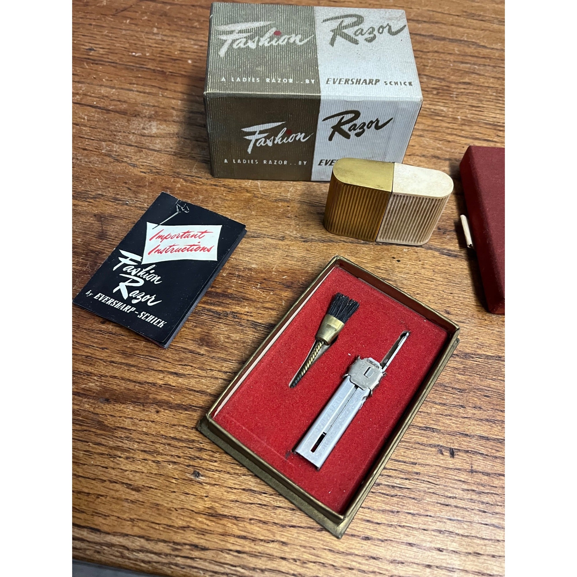 Vintage Schick EVERSHARP Ladies Womens Gold White Fashion Razor