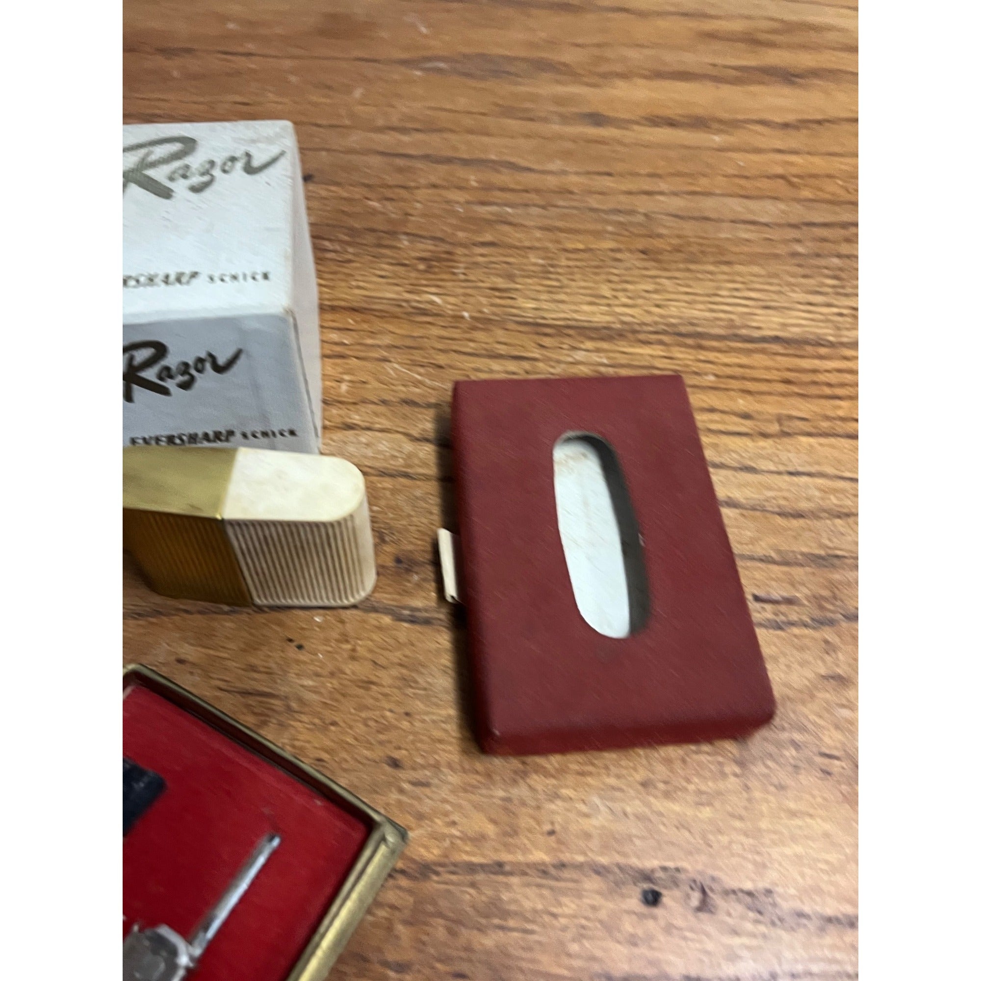 Vintage Schick EVERSHARP Ladies Womens Gold White Fashion Razor