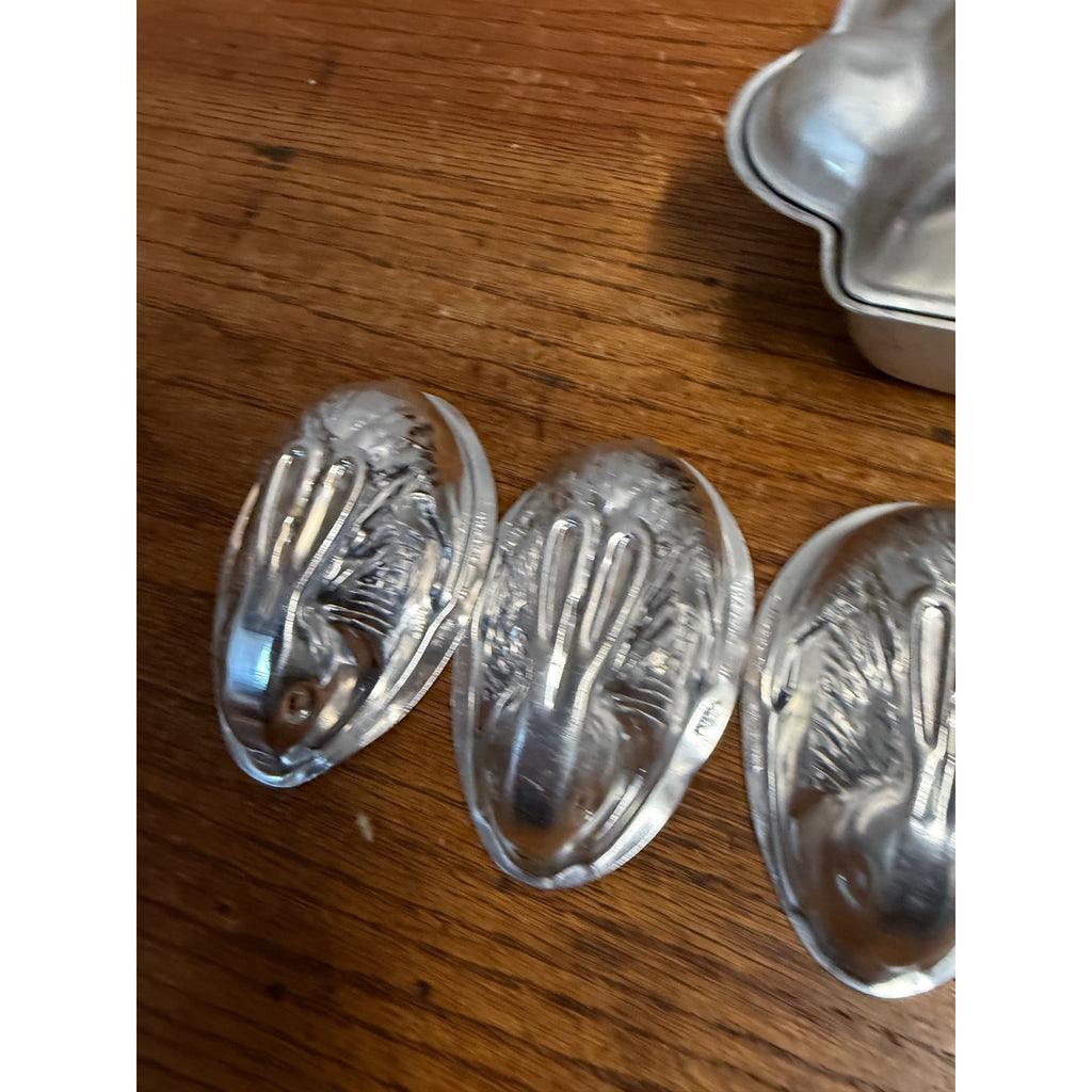 Vintage Lot Easter-Themed Metal Cake and Tart Molds Bunny Rabbits and Lamb Fourteen (14) Pieces