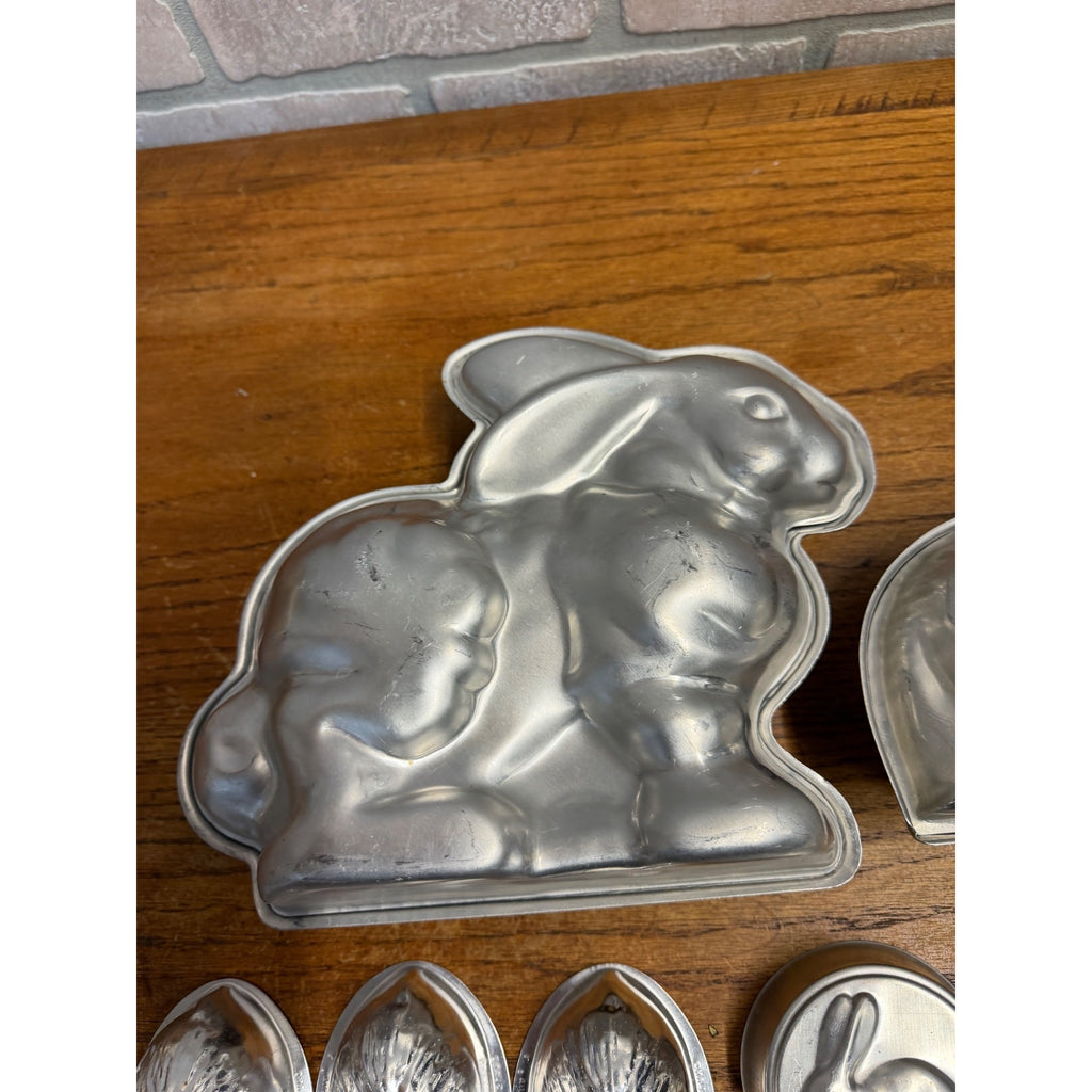 Vintage Lot Easter-Themed Metal Cake and Tart Molds Bunny Rabbits and Lamb Fourteen (14) Pieces