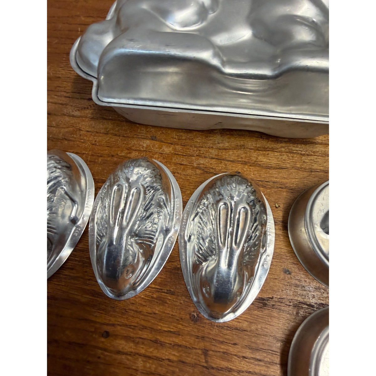 Vintage Lot Easter-Themed Metal Cake and Tart Molds Bunny Rabbits and Lamb Fourteen (14) Pieces
