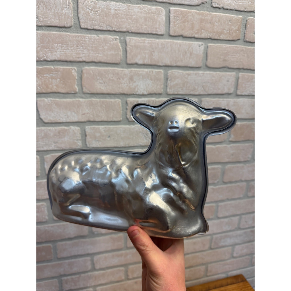 Vintage Lot Easter-Themed Metal Cake and Tart Molds Bunny Rabbits and Lamb Fourteen (14) Pieces