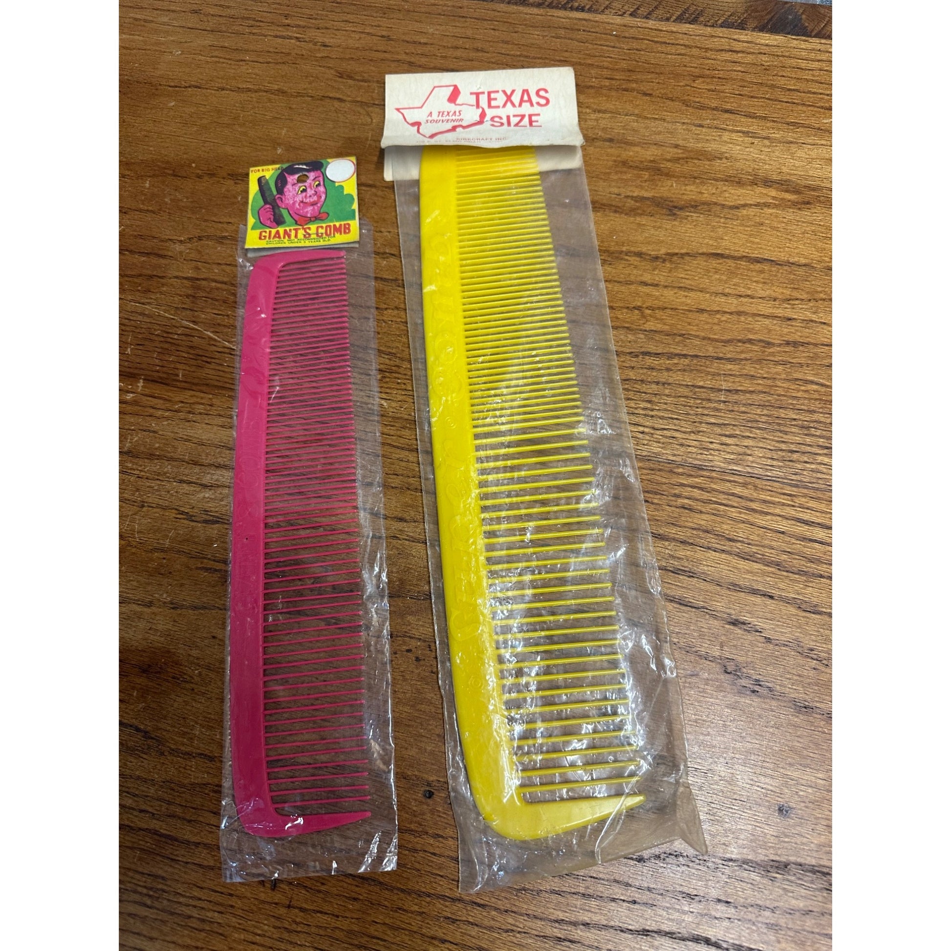 Vintage Lot (2) Texas Pocket Oversized Combs Novelty Gag Gift Funny