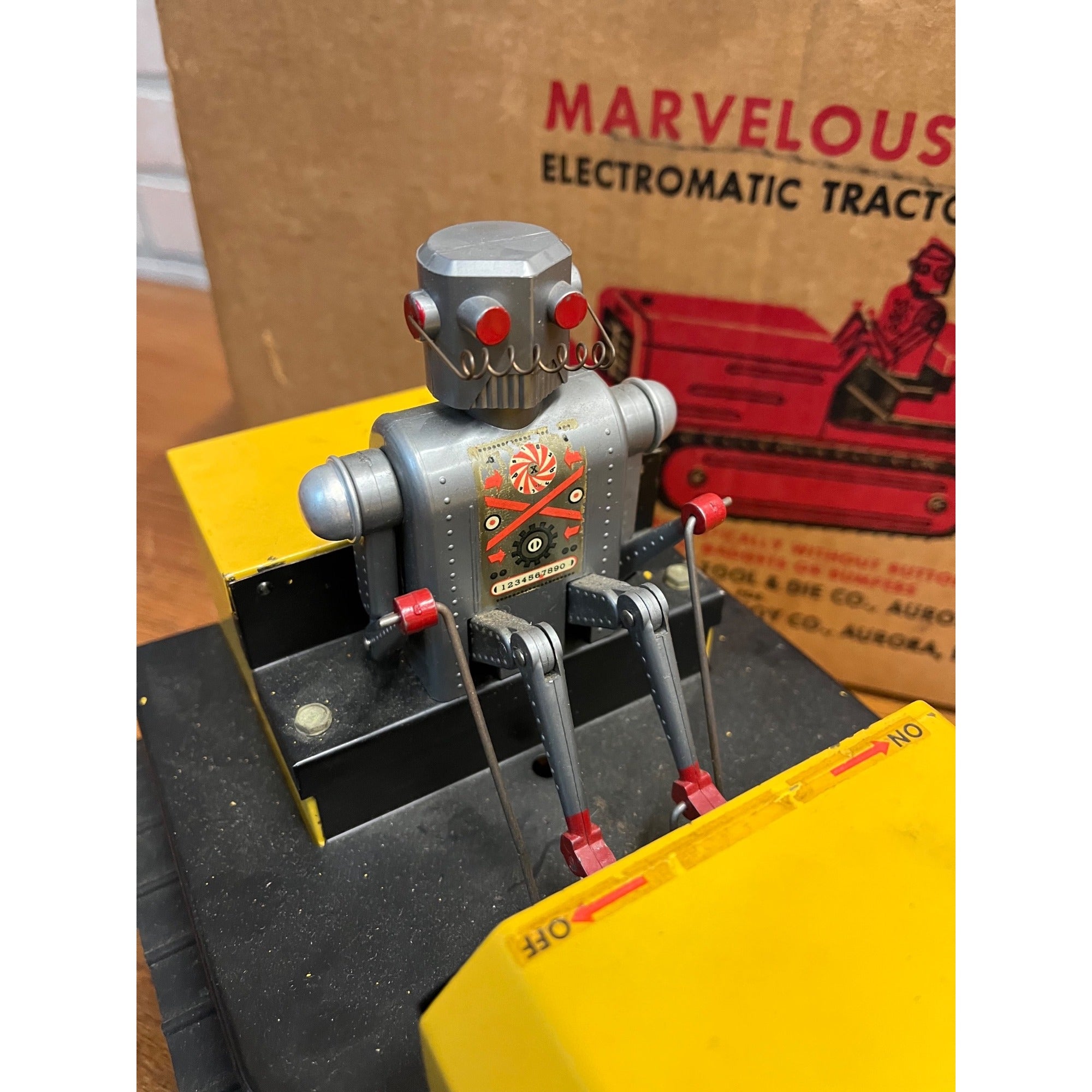 1954 Saunders Tool & Die Co. Marvelous Mike Electromatic Tractor Robot #1000