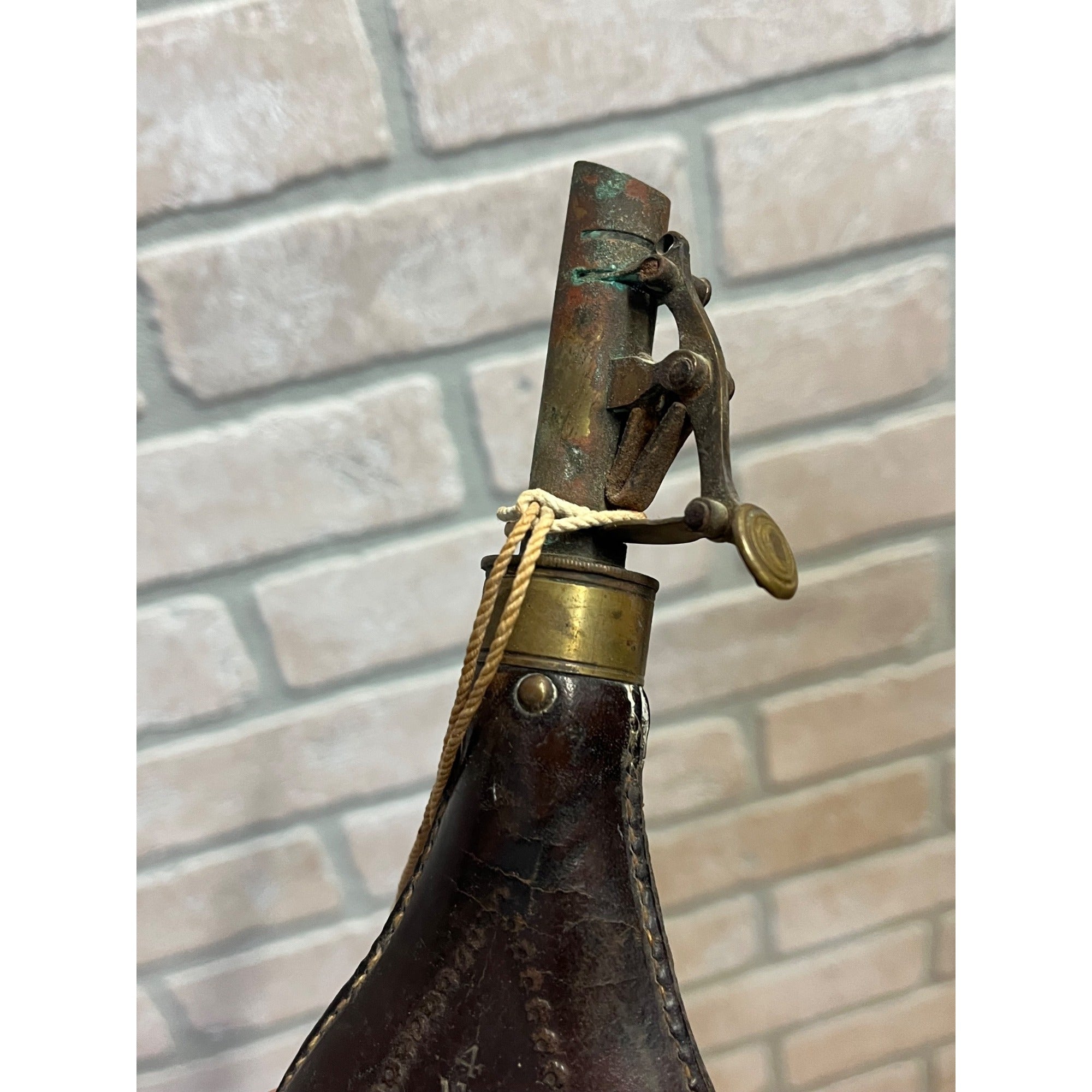 Old American Flask & Cap Co. Leather & Brass 4Lbs Gun Powder Flask Dog Scene