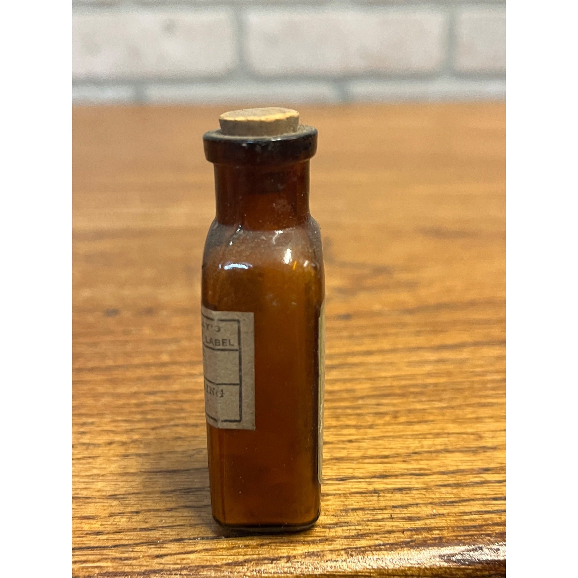 ANTIQUE ELI LILLY & CO. CALOMEL EMPTY MEDICINE BOTTLE COLLECTIBLE
