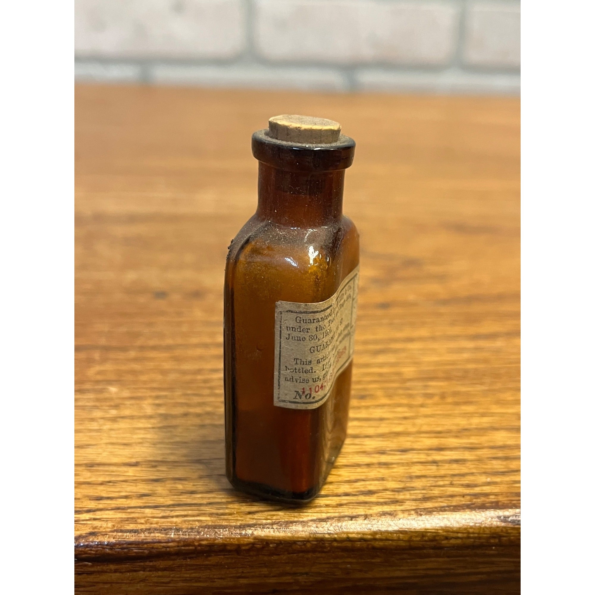 ANTIQUE ELI LILLY & CO. CALOMEL EMPTY MEDICINE BOTTLE COLLECTIBLE