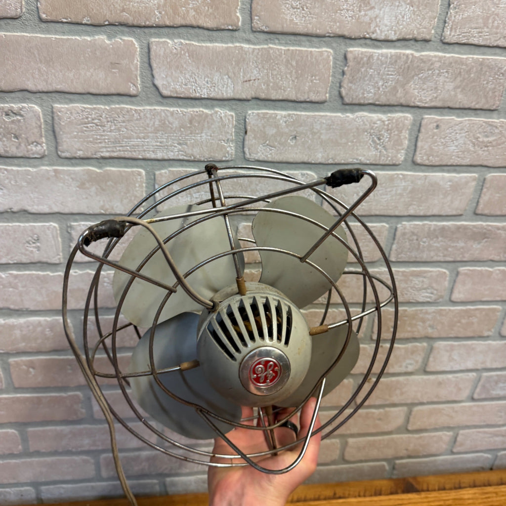 1950s GE General Electric Desktop Fan F11W21 Gray W/Red GE Emblem Works