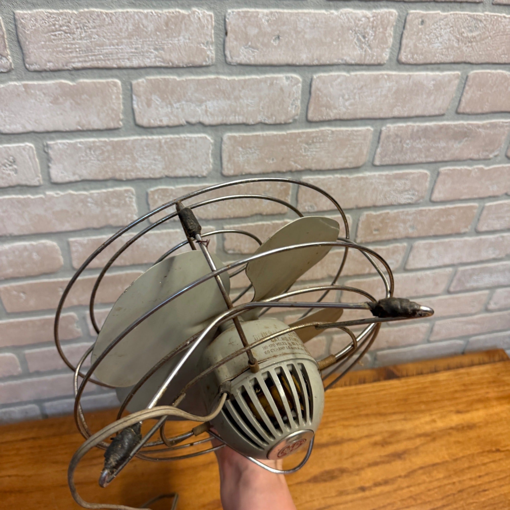 1950s GE General Electric Desktop Fan F11W21 Gray W/Red GE Emblem Works
