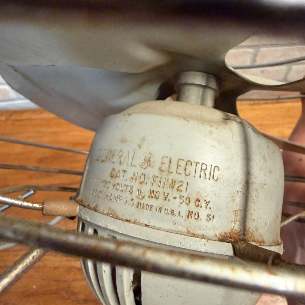 1950s GE General Electric Desktop Fan F11W21 Gray W/Red GE Emblem Works