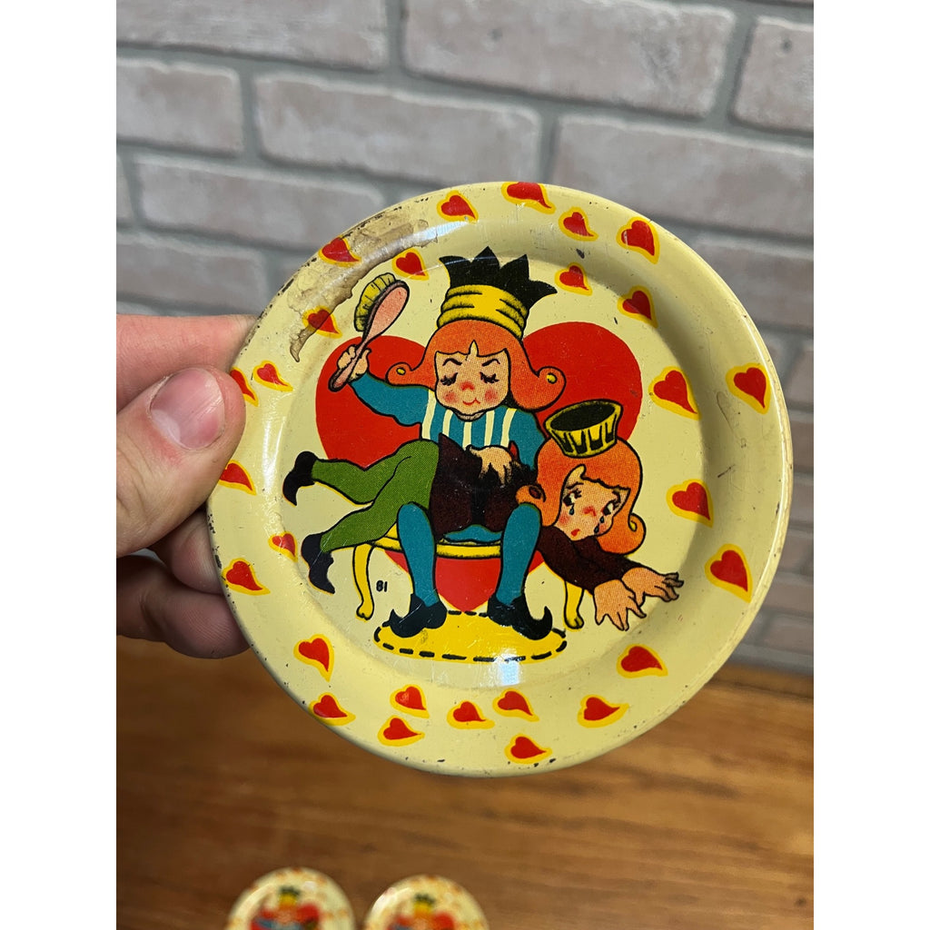 Vintage Ohio Art # 81 BK Benjamin Queen of Hearts Child’s Tin Tea Saucers 1940s