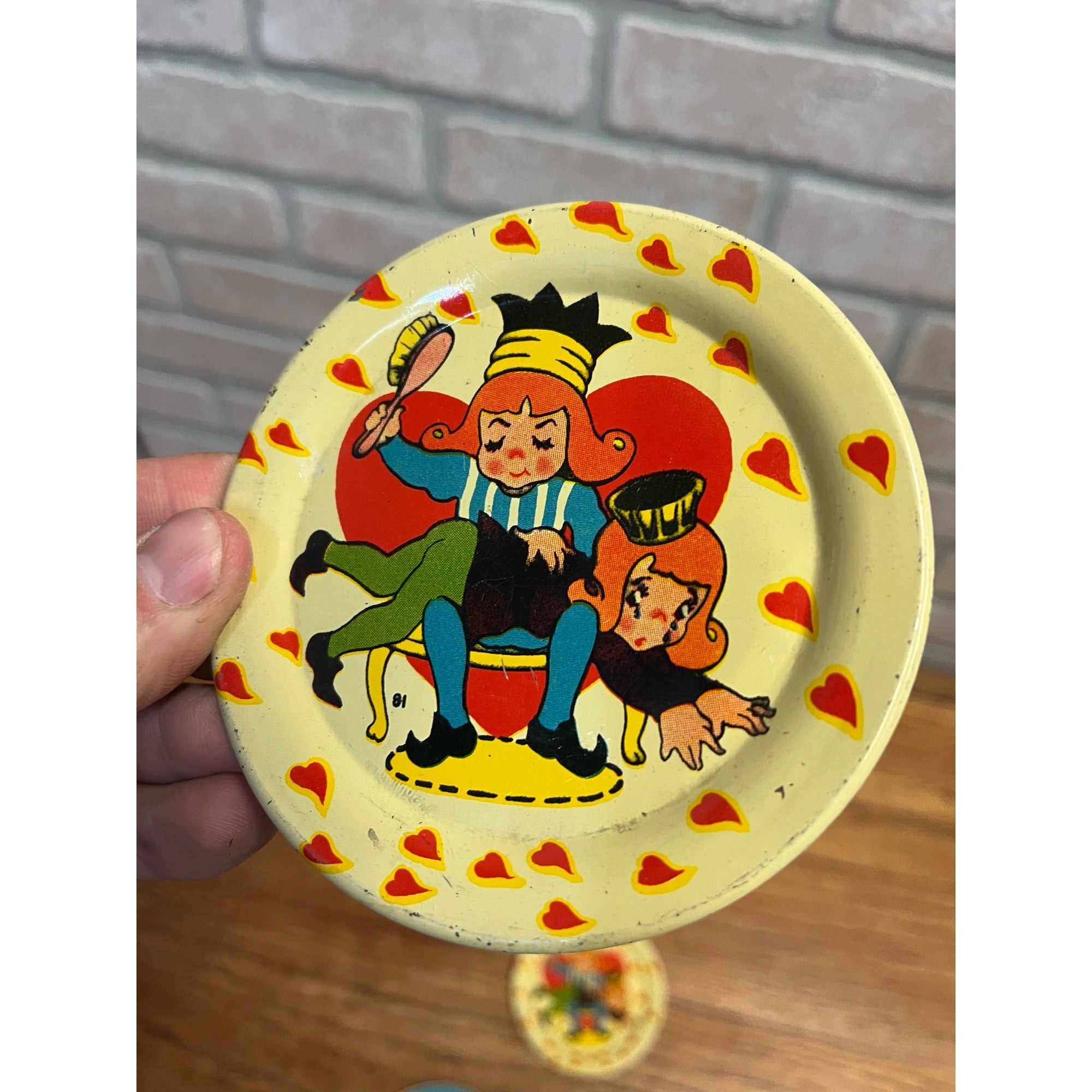 Vintage Ohio Art # 81 BK Benjamin Queen of Hearts Child’s Tin Tea Saucers 1940s