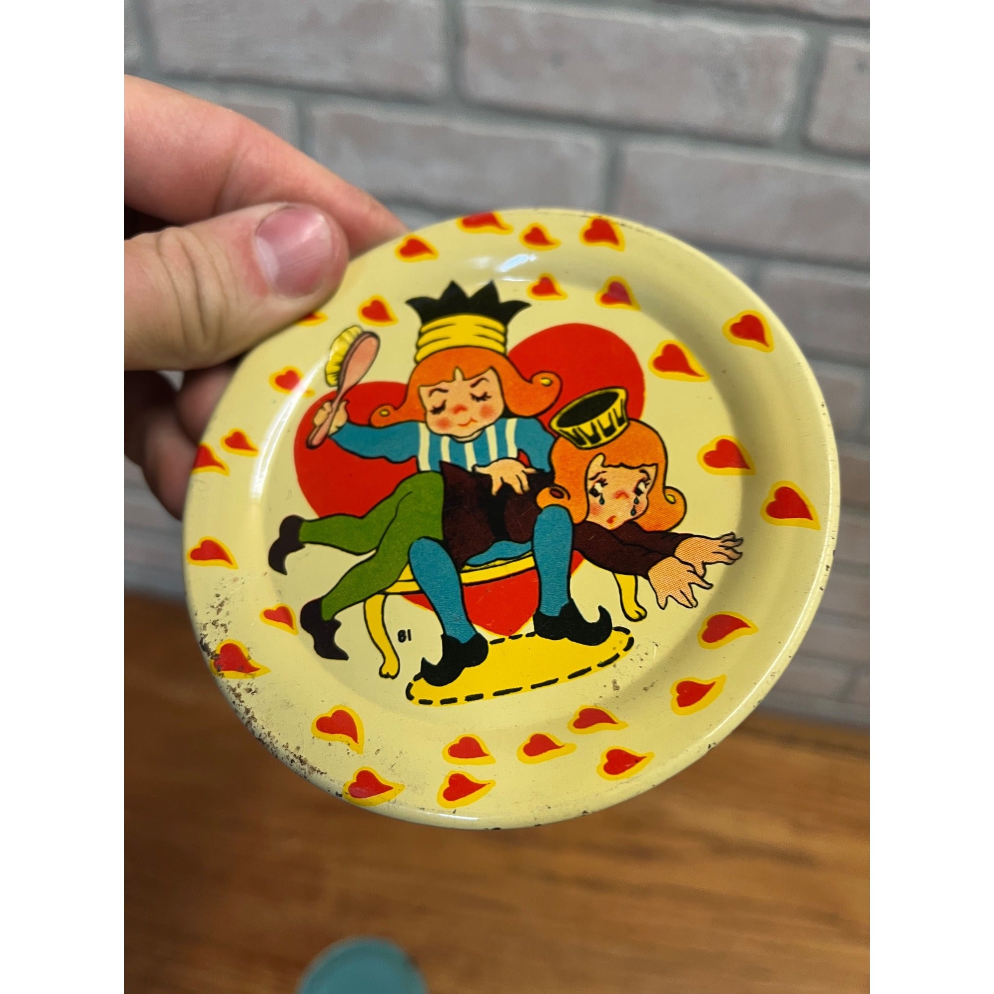 Vintage Ohio Art # 81 BK Benjamin Queen of Hearts Child’s Tin Tea Saucers 1940s