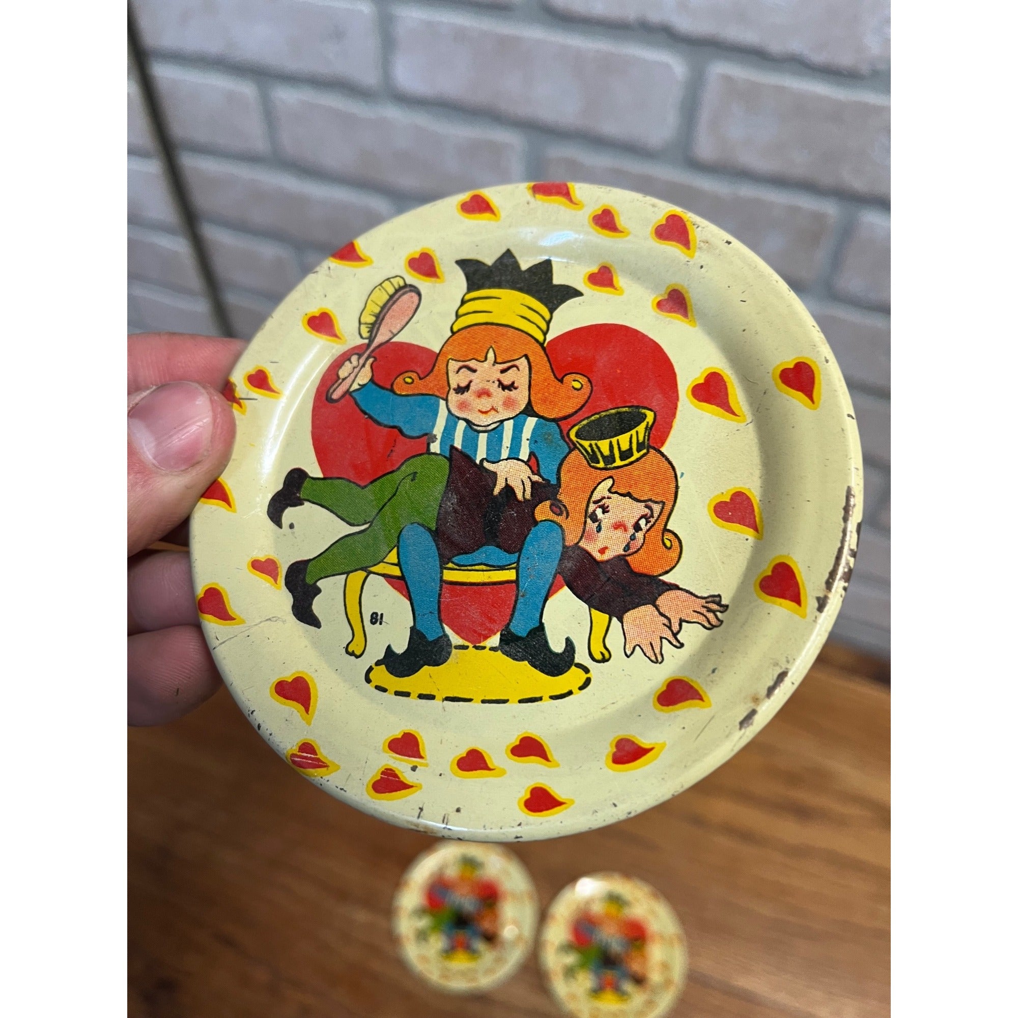 Vintage Ohio Art # 81 BK Benjamin Queen of Hearts Child’s Tin Tea Saucers 1940s