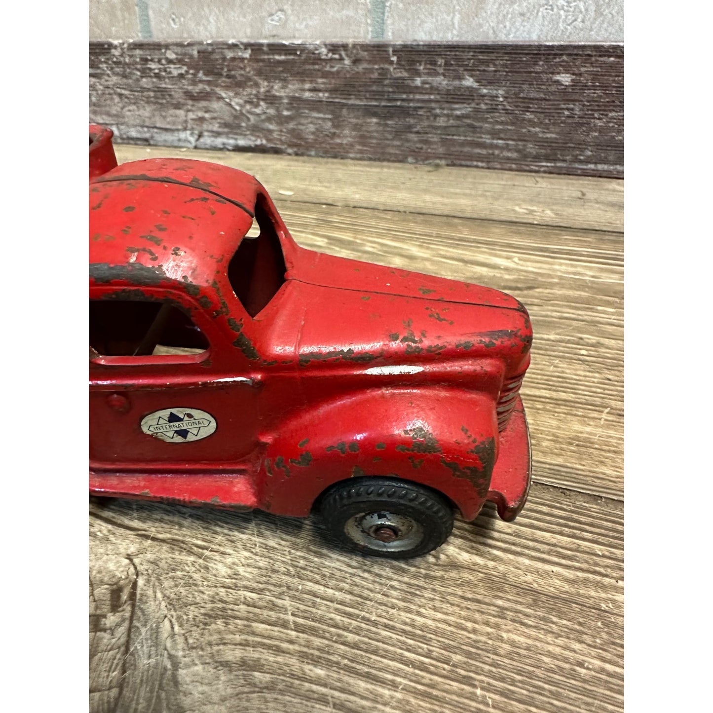 EARLY 1940S ANTIQUE ARCADE CAST IRON INTERNATIONAL 709 STAKE TRUCK