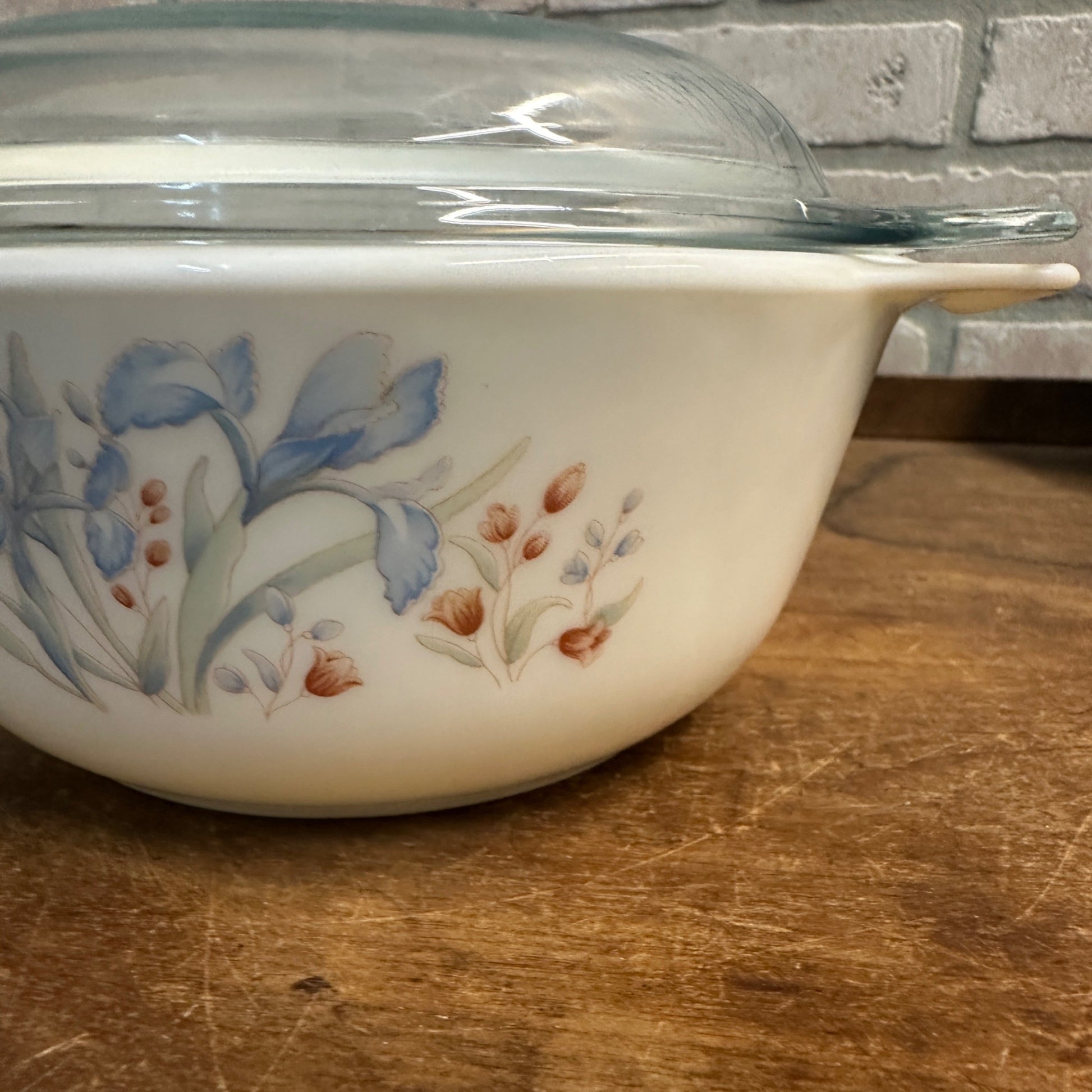 1986 Pyrex Blue Iris Flower Whirte 6-1/2" Casserole Dish With Lid