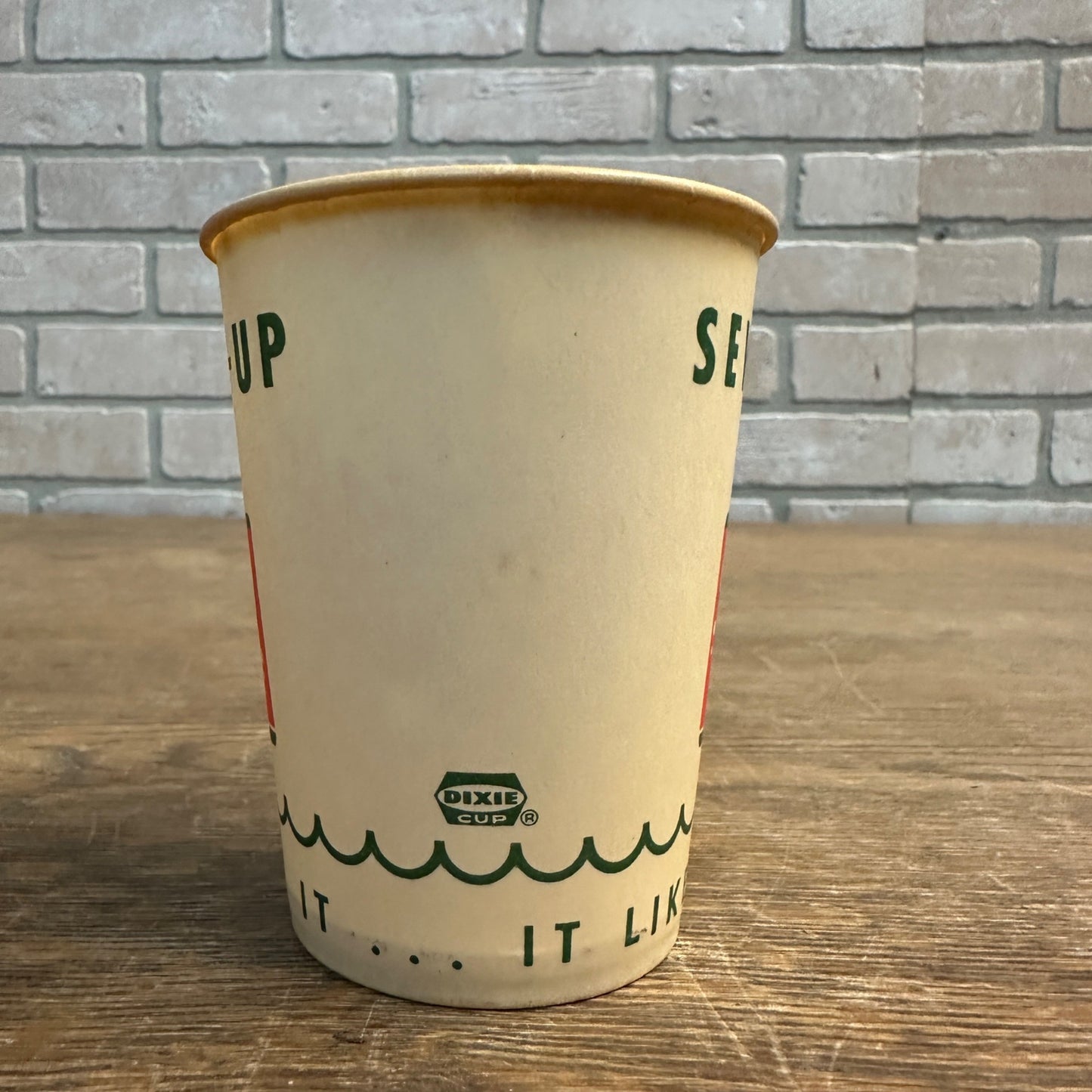 Vintage 7up Wave Border 9oz Soda Promotional Wax Paper Cup