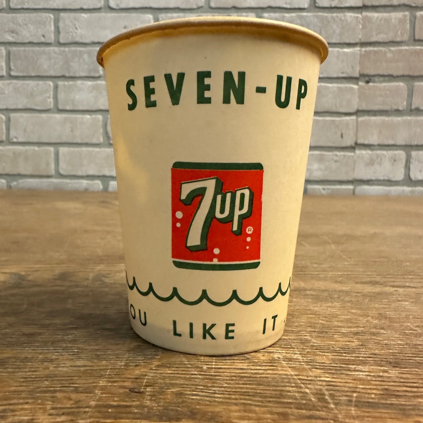 Vintage 7up Wave Border 9oz Soda Promotional Wax Paper Cup