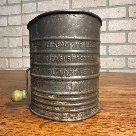 Vtg. Bromwell’s Metal Measuring Sifter 5 Cup With Green Handle