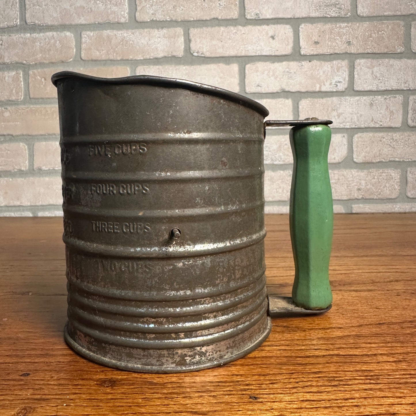 Vtg. Bromwell’s Metal Measuring Sifter 5 Cup With Green Handle