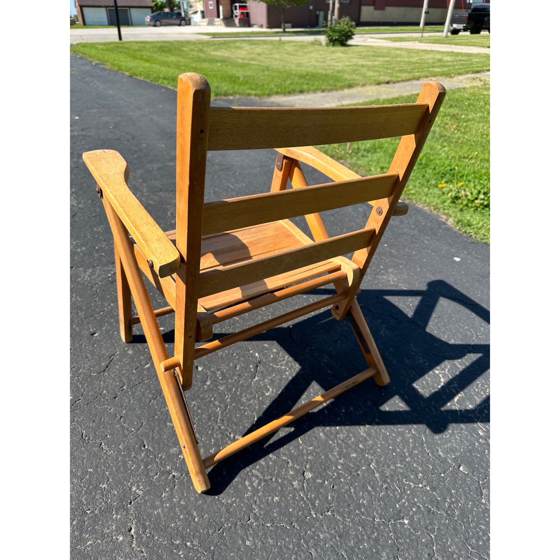 Vintage Child's Wooden Slat Folding Deck Lawn Beach Chair