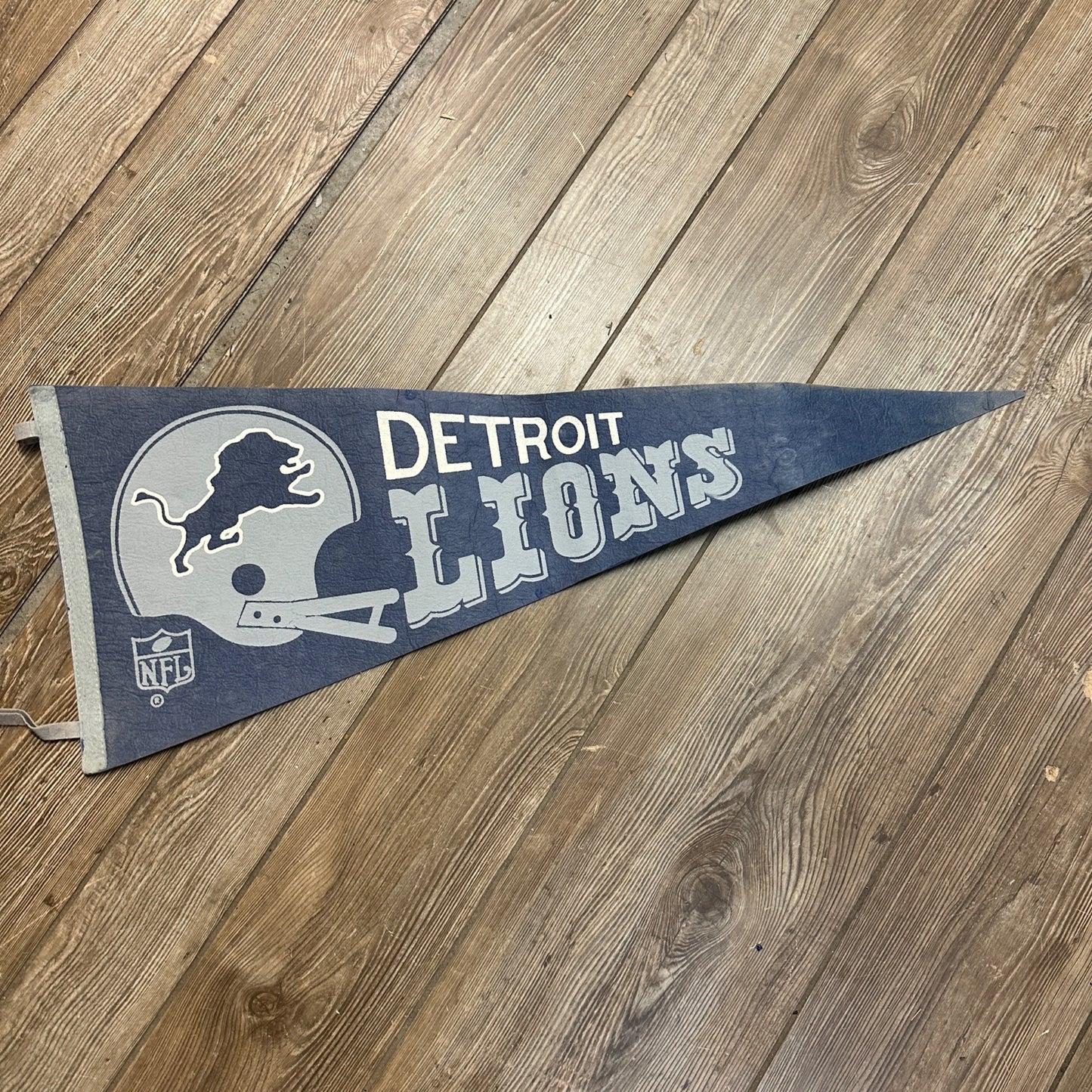 VINTAGE 1970S DETROIT LIONS NFL TWO BAR HELMET LOGO 30" PENNANT FLAG BANNER